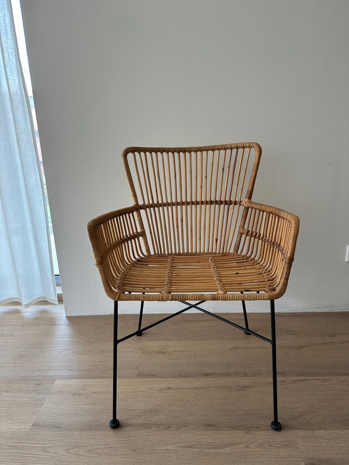 Kwantum Kuipstoel van rotan met metalen onderstel, Huis en Inrichting, Stoelen, Ophalen, Gebruikt, Overige kleuren, Riet of Rotan