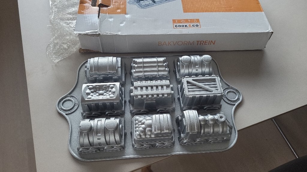 Trein cakevorm, Hobby en Vrije tijd, Taarten en Cupcakes maken, Verzenden, Zo goed als nieuw, Taarten of Cupcakes, Bakvorm