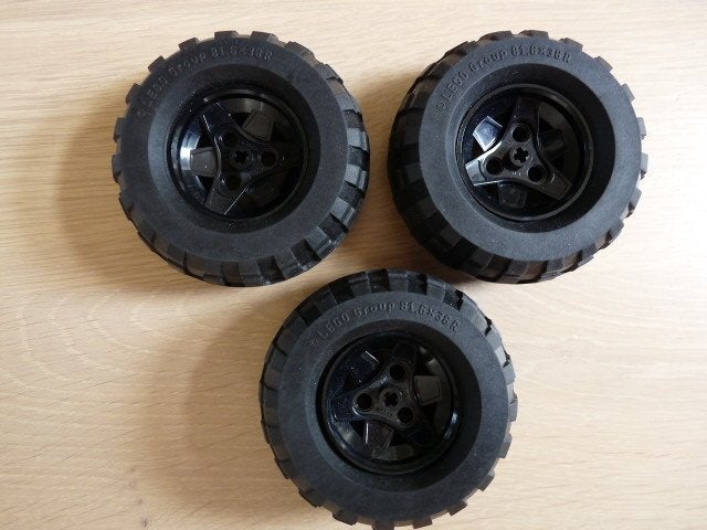 Lego Technic: 3 grote Technische wielen banden 81.6 x 38 R, Lego, Ophalen of Verzenden, Zo goed als nieuw, Technic