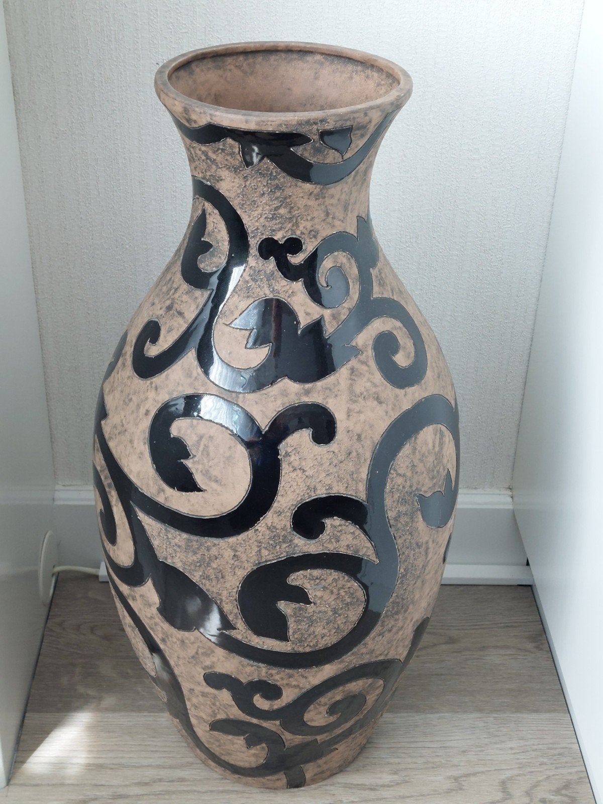 Grote decoratieve vaas met zwart patroon, Ophalen of Verzenden