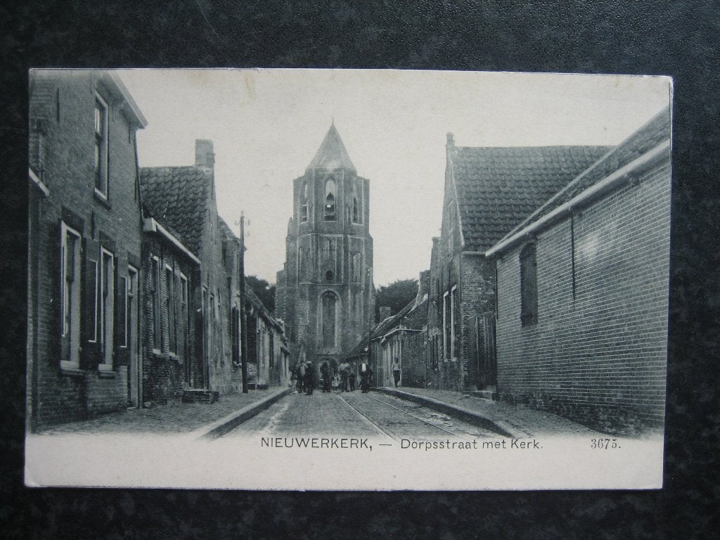 NIEUWERKERK Dorpstraat met kerk, Verzamelen, Ansichtkaarten | Nederland, Ophalen of Verzenden, Voor 1920, Zeeland