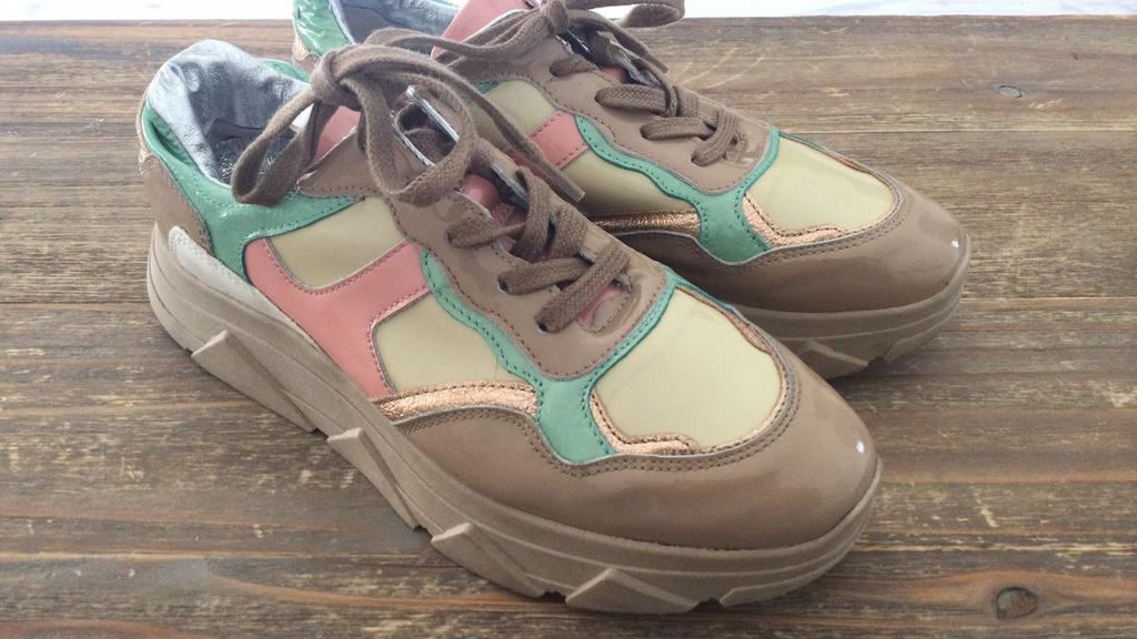 Janice sneakers maat 39, nieuwstaat, winkelprijs €160, Kleding | Dames, Schoenen, Janice, Overige kleuren, Ophalen of Verzenden
