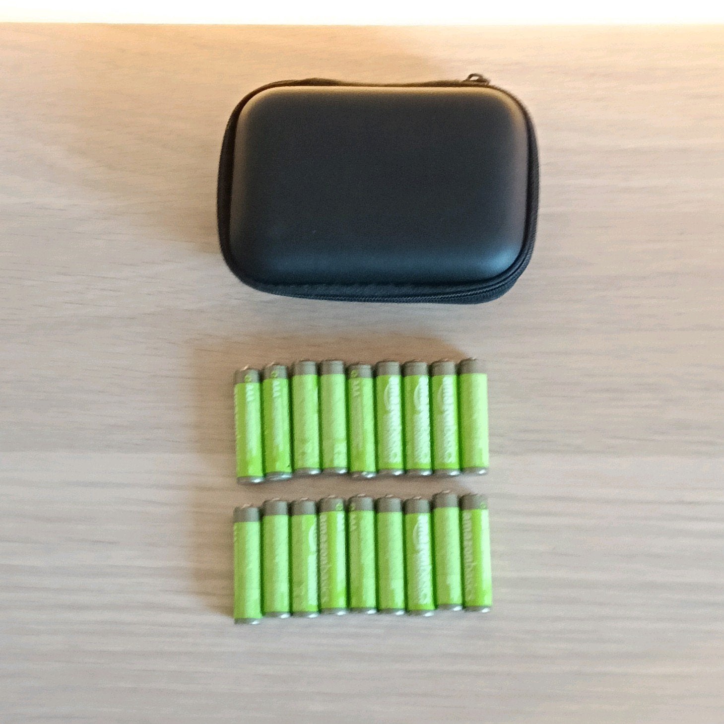 AAA oplaadbare batterijen 18 stuks + opbergcase, Audio, Tv en Foto, Accu's en Batterijen, Ophalen of Verzenden, Zo goed als nieuw