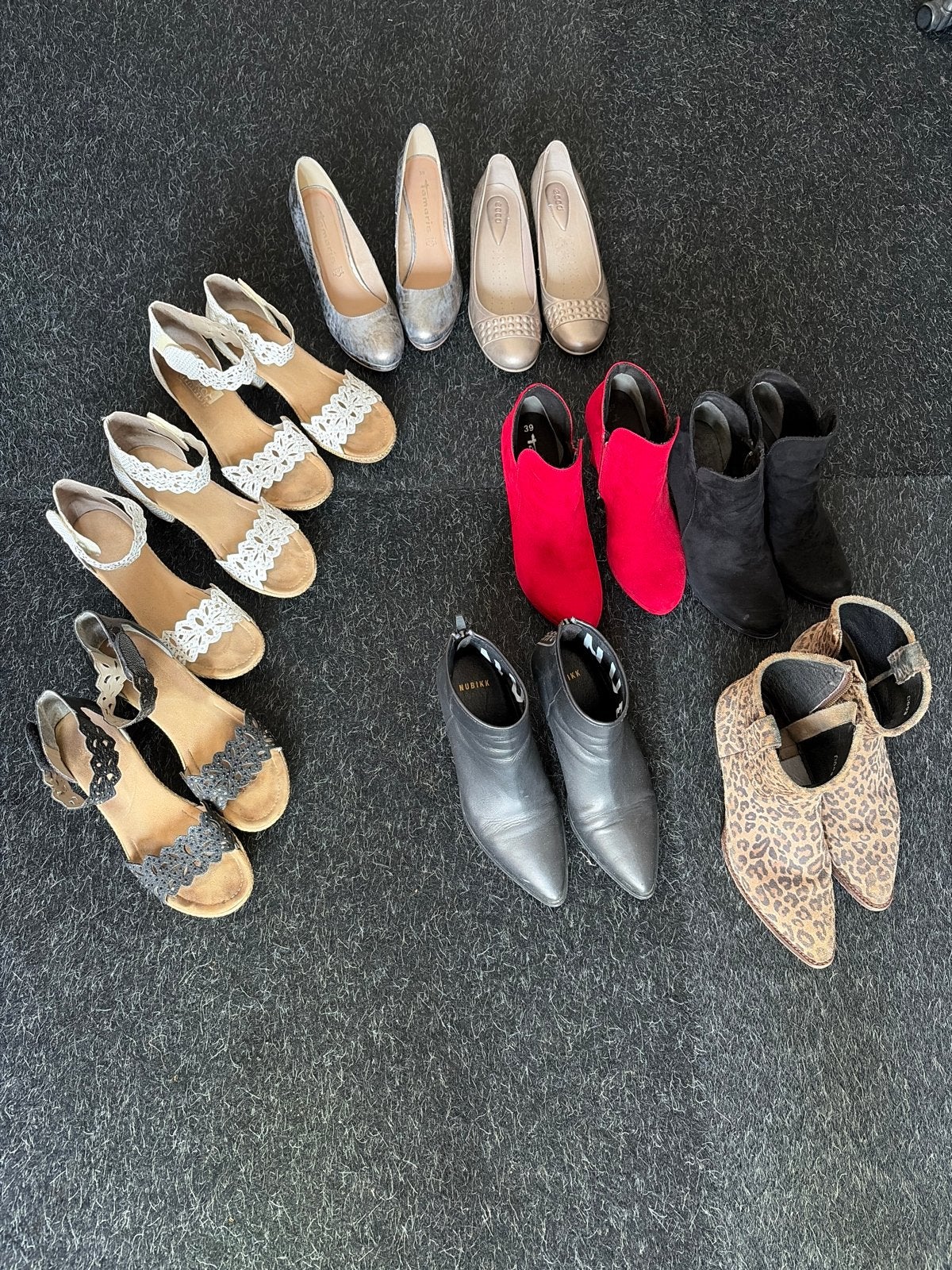 Diverse collectie damesschoenen: laarzen, pumps, sandalen, Kleding | Dames, Schoenen, Ophalen of Verzenden, Gedragen, Overige kleuren