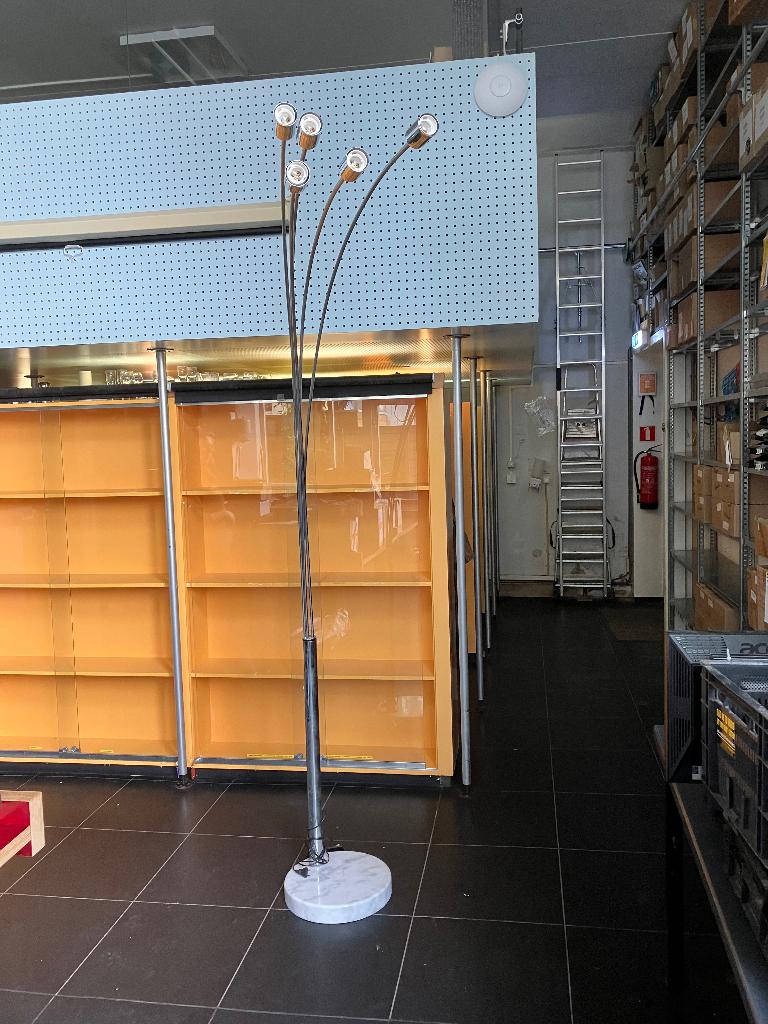 Vintage design vloerlamp, Booglamp: merk DOM, Huis en Inrichting, Lampen | Vloerlampen, Ophalen, Gebruikt, Vintage, design, DOM, vloerlamp, metaal, booglamp