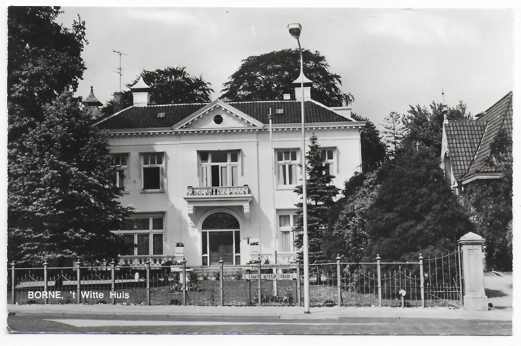 Borne Witte Huis Gelopen Ansichtkaart (B7566 ), Verzenden, 1960 tot 1980, Gelopen