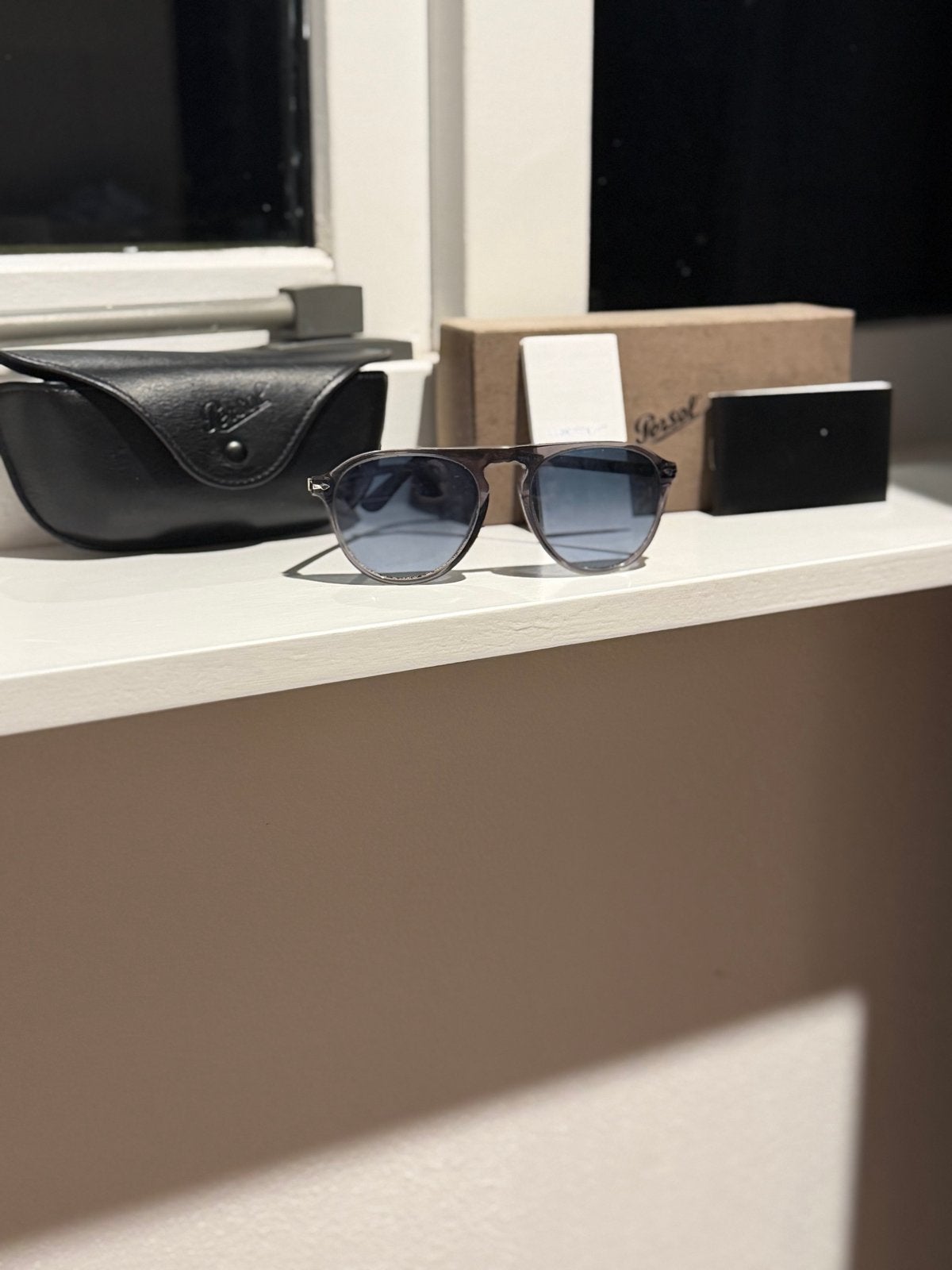 Prachtige Persol zonnebril met blauwe glazen, Sieraden, Tassen en Uiterlijk, Overige merken, Zonnebril, Blauw, Ophalen of Verzenden