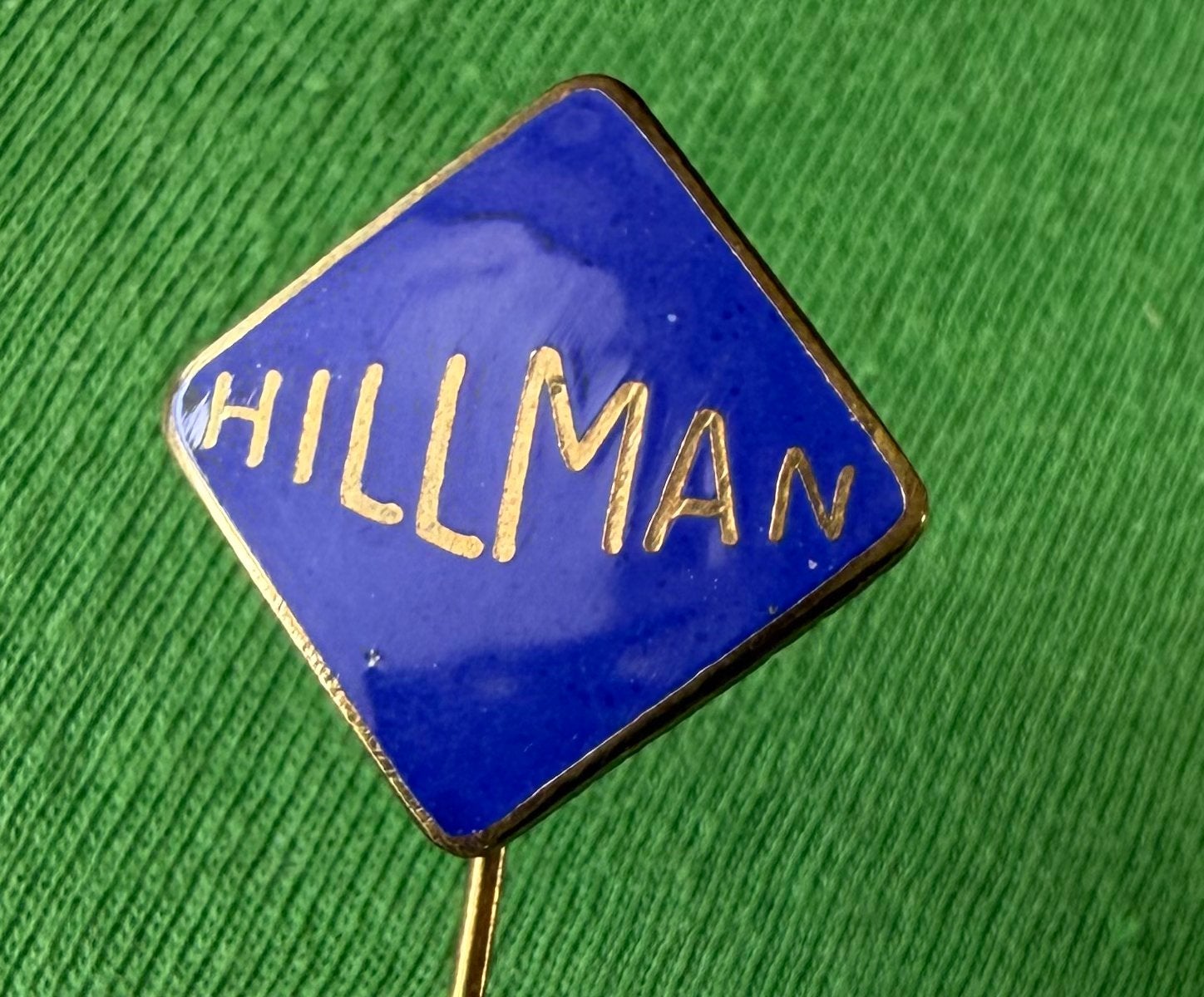 Speldje Hillman emaille, Ophalen of Verzenden, Zo goed als nieuw, Overige onderwerpen