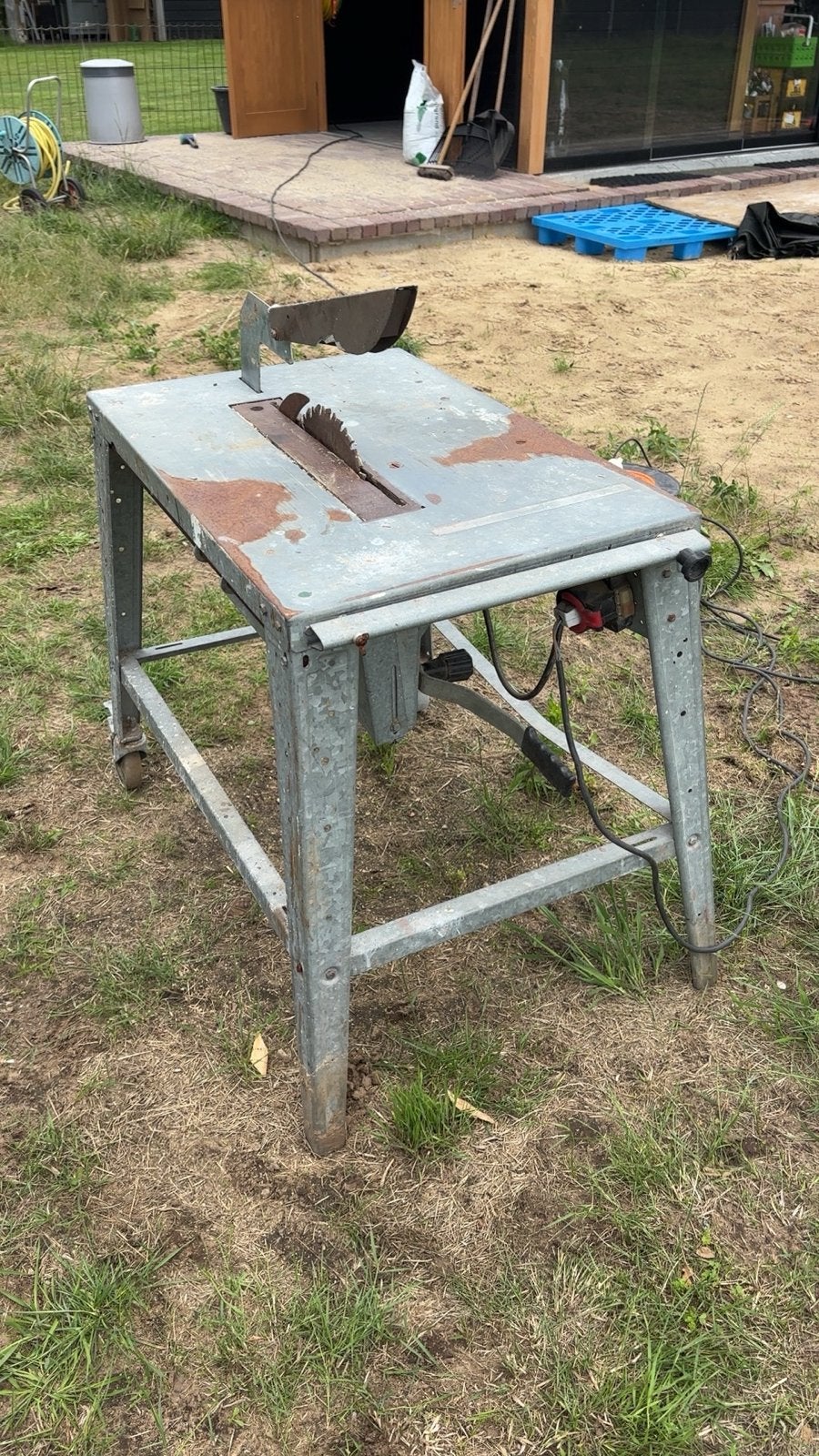 Oude zaagtafel (opknapper) - Ideaal voor de handige klusser, Ophalen, Gebruikt, Cirkelzaag, 600 tot 1200 watt
