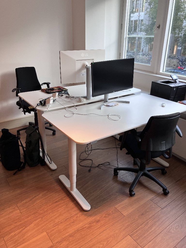 Zit-sta bureau - Wit, modern en in hoogte verstelbaar, Huis en Inrichting, Ophalen, Zit-sta bureau, 160 cm, Gebruikt