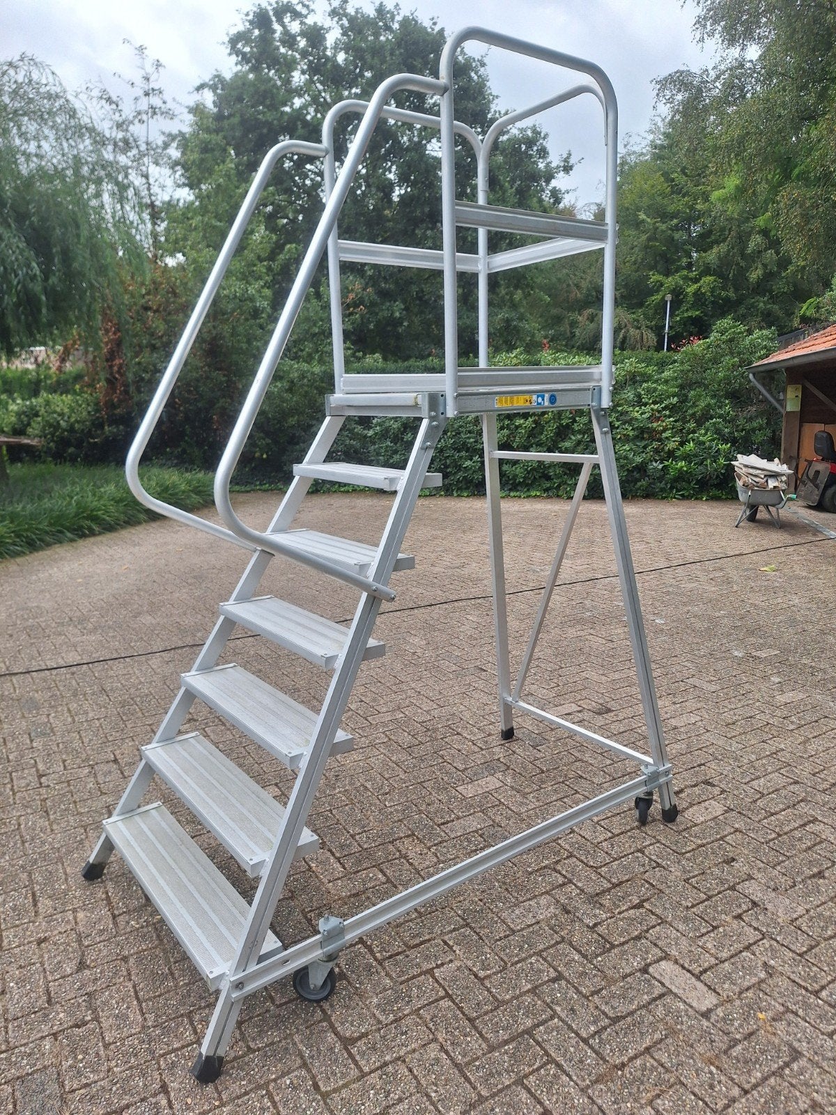 Zarges Werkplatform / Trap met leuning en wielen, Ophalen of Verzenden, Zo goed als nieuw, Trap, 2 tot 4 meter
