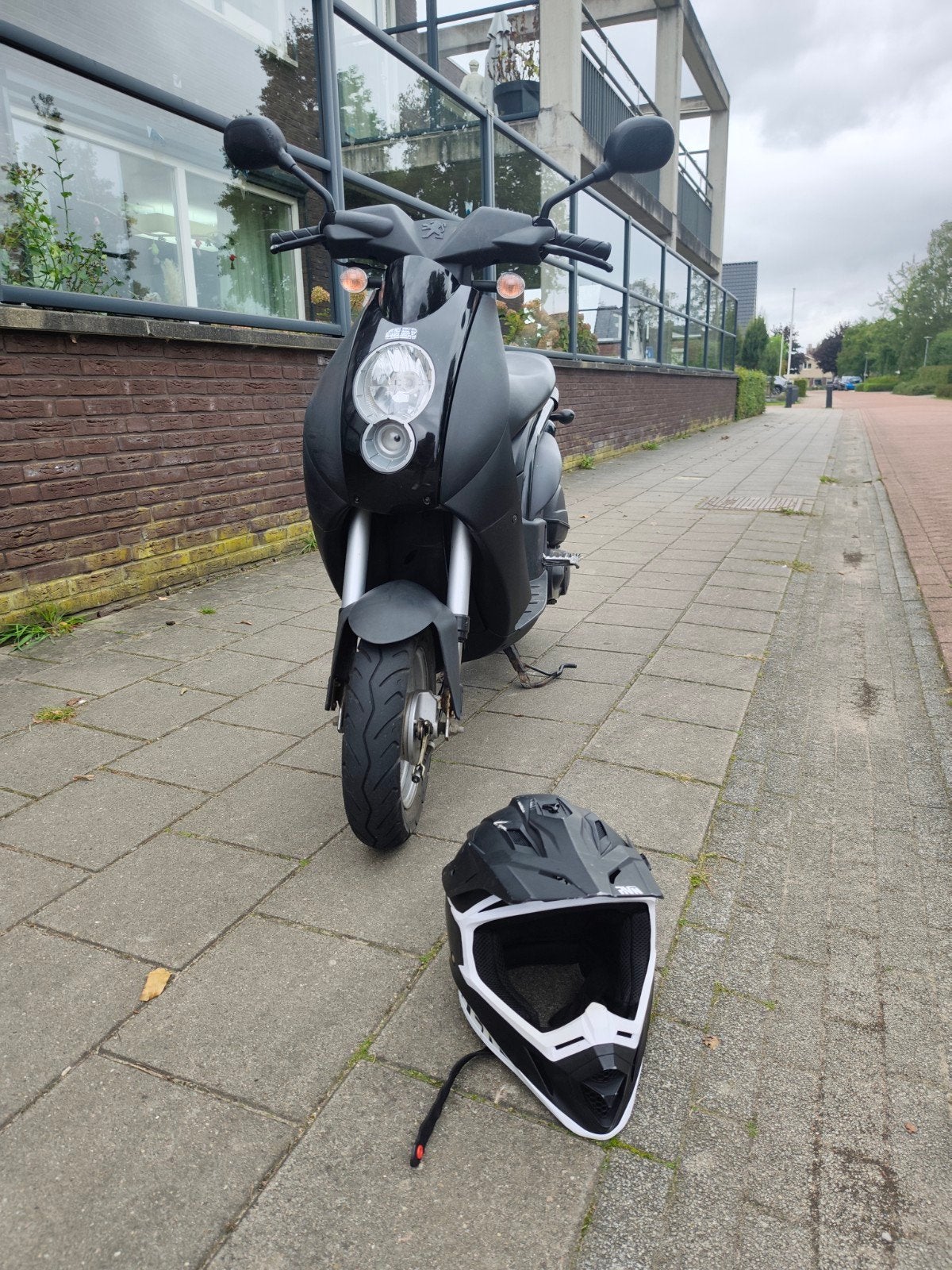 Peugeot Ludix 2007 goed onderhouden + helm, Fietsen en Brommers, Ophalen, Gebruikt, Tweetakt, Ludix