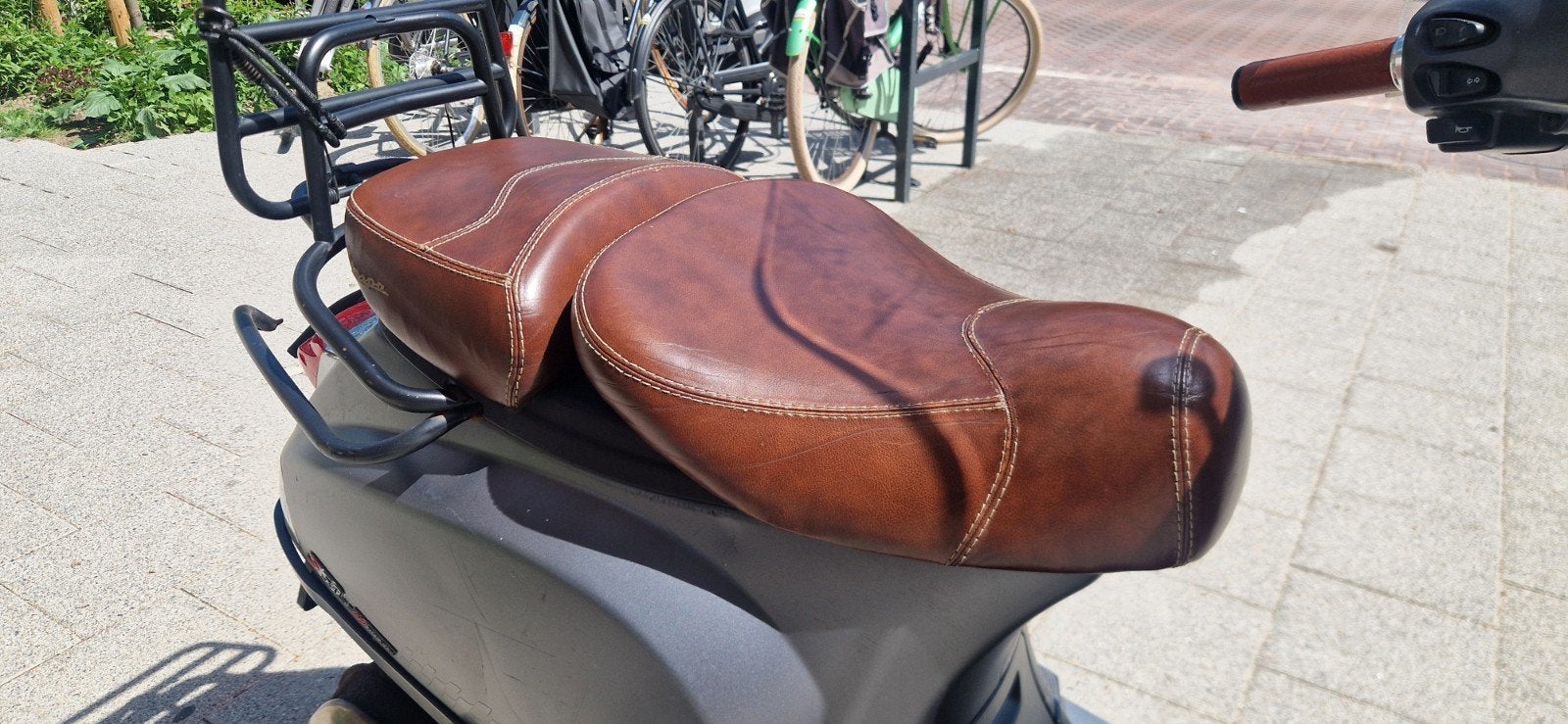 Uniek kalfslederen zadel voor Vespa, Ophalen of Verzenden, Zo goed als nieuw, Zadel, Vespa