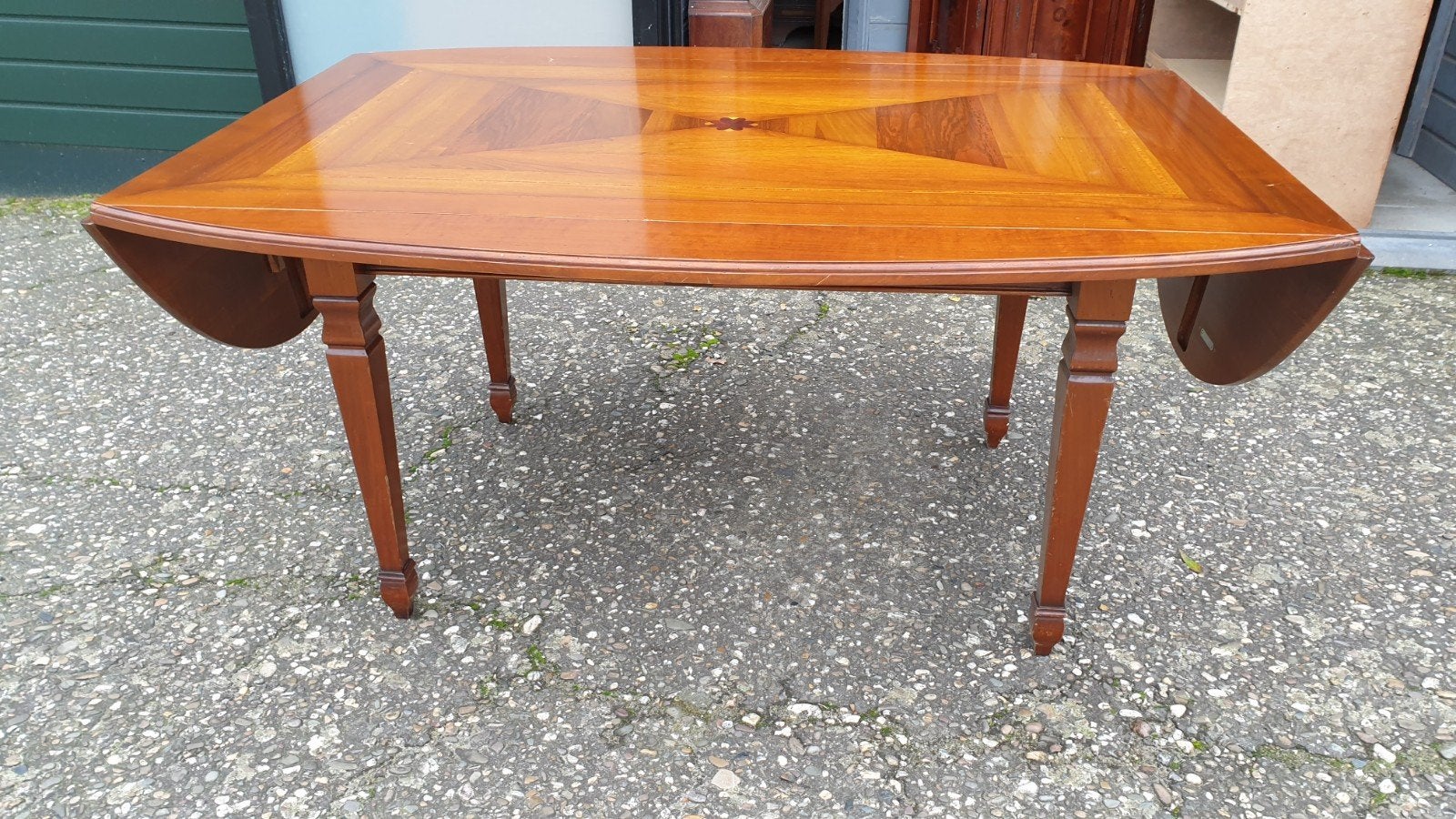 Assi de Assilo Italiaanse eetkamertafel, Ophalen