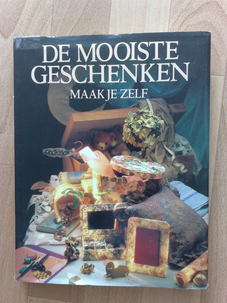 Boek = De Mooiste Geschenken maak je zelf, Verzenden, Zo goed als nieuw, Overige onderwerpen