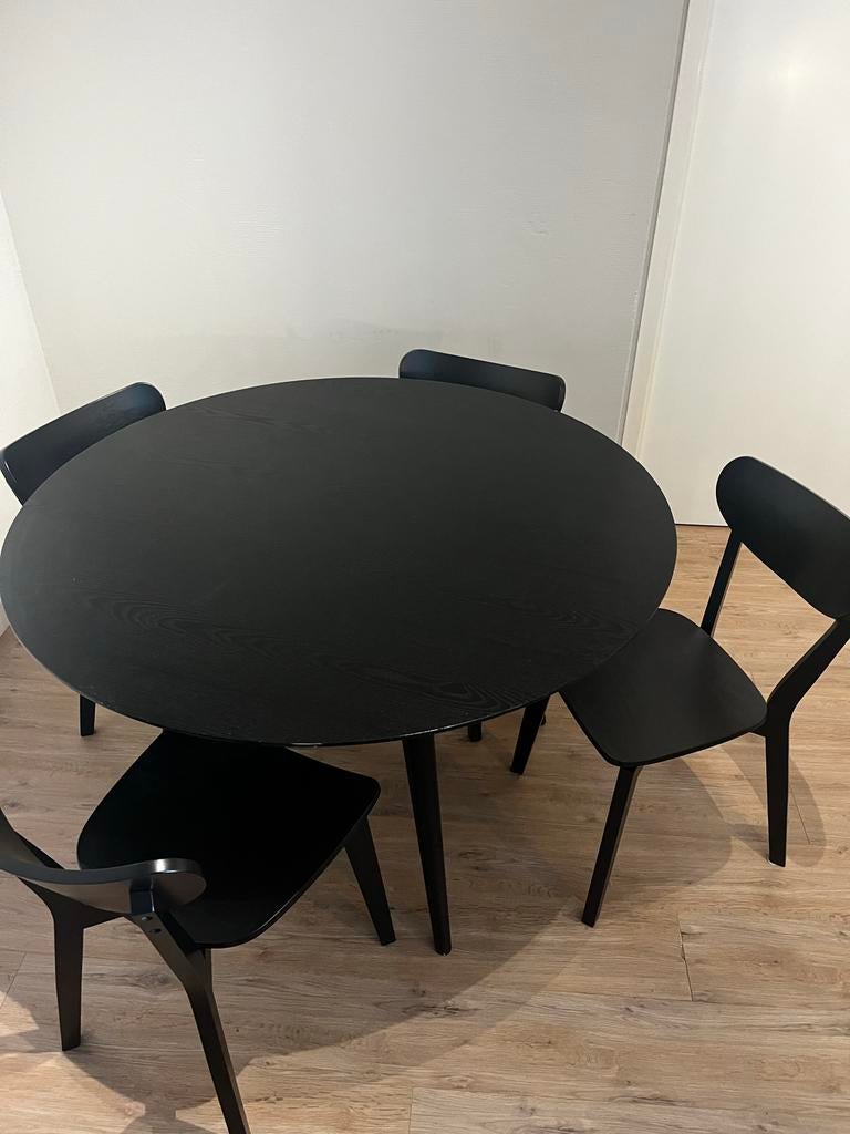 zwarte ronde eettafel met 4 IKEA Lisabo stoelen, Huis en Inrichting, Tafels | Eettafels, Ophalen, 100 tot 150 cm, Rond, Zo goed als nieuw