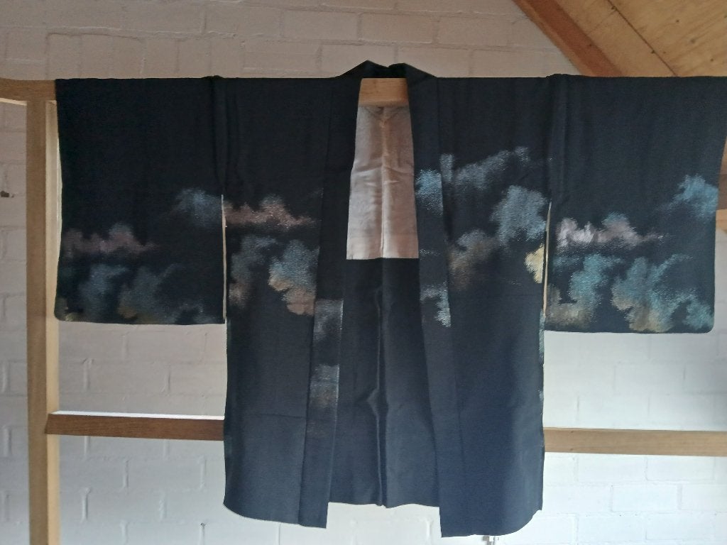 Traditionele Japanse Kimono haori black coloful cloud, Antiek en Kunst, Ophalen of Verzenden