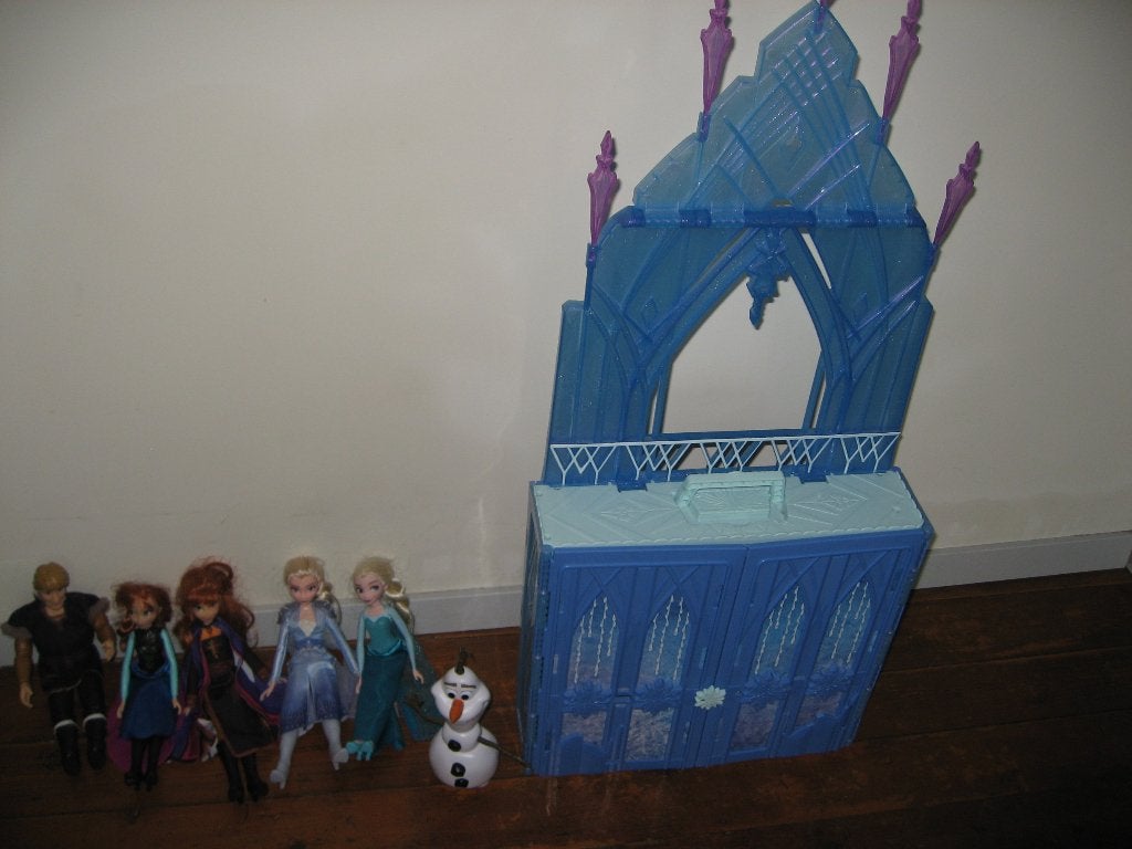 Uitklapbaar Frozen ijspaleis met 5 poppen en Olaf, Ophalen of Verzenden, Zo goed als nieuw, Overige typen