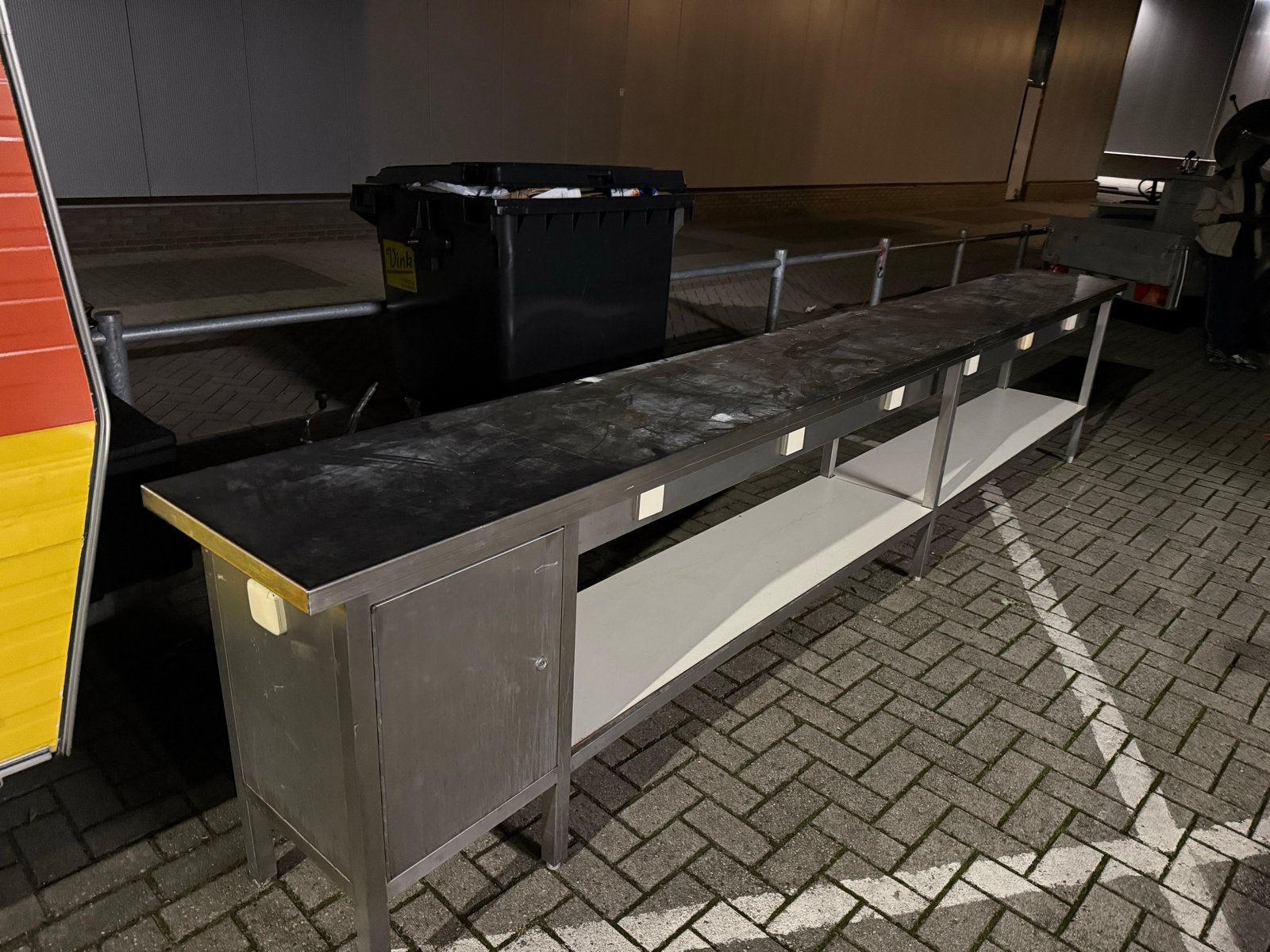RVS Werkbank met stopcontacten en opbergruimte, Zakelijke goederen, Horeca | Keukenapparatuur, Ophalen, Gebruikt, RVS Meubilair