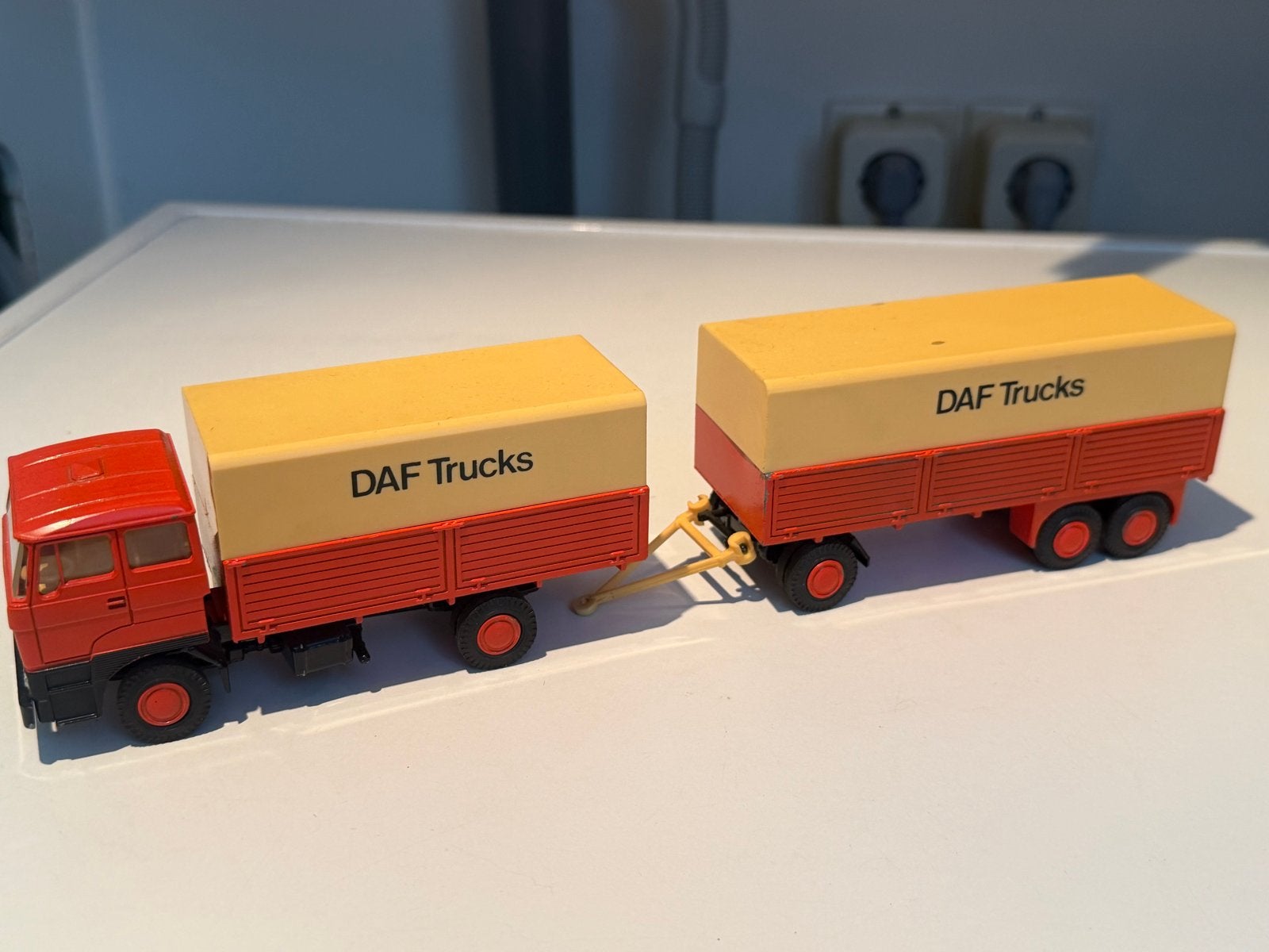 Lion car DAF Trucks model met aanhanger, Ophalen of Verzenden, Gebruikt, Bus of Vrachtwagen, Overige merken