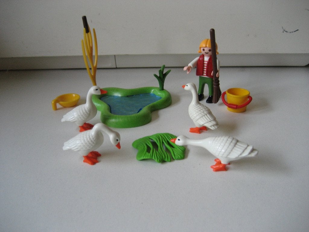 playmobil meisje bij de vijver met ganzen, Ophalen of Verzenden, Zo goed als nieuw