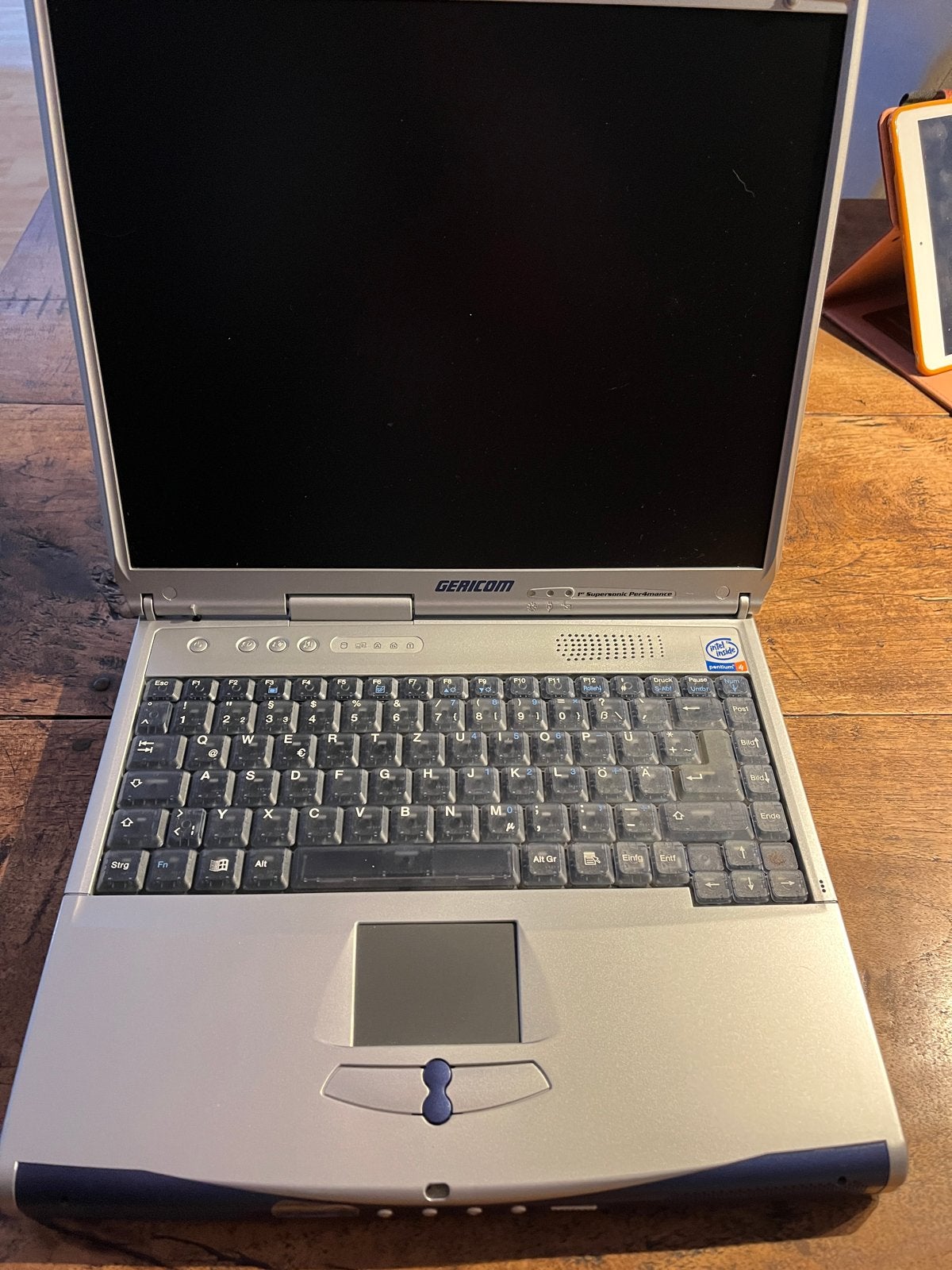 Gericom 15" TFT P4 2000 Laptop - Vintage Windows XP, Gebruikt, HDD, Minder dan 4 GB, Minder dan 2 Ghz