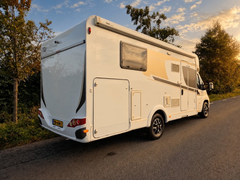 Carado T447 Camper [ Automaat Luchtvering Dakairco Hefbed ], Automaat, Standaard zit, Ringverwarming, Fiat