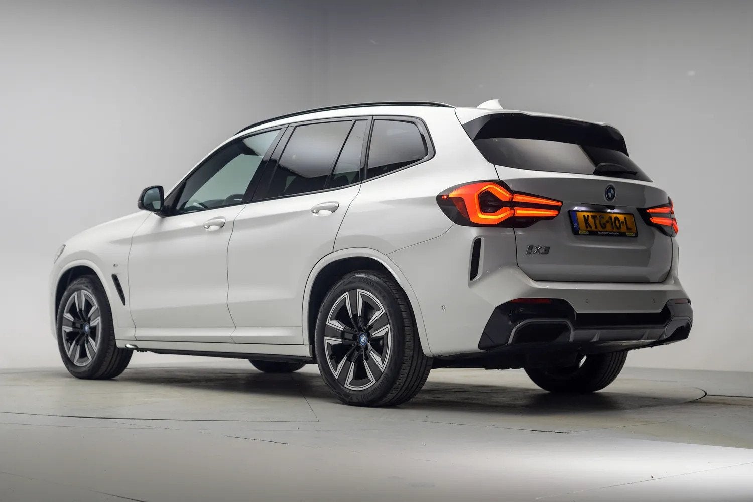 BMW iX3 80 kWh M Sport Shadow [ Panorama Leder ACC ], Auto's, Automaat, 0 cilinders, Gebruikt, 750 kg