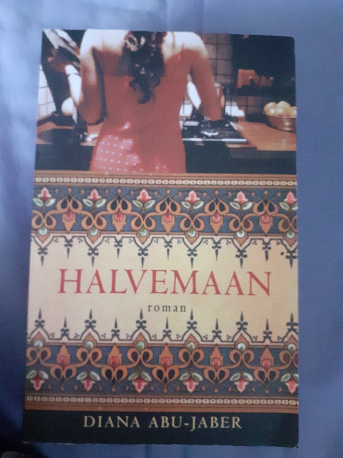 Halve Maan, Ophalen of Verzenden, Gelezen