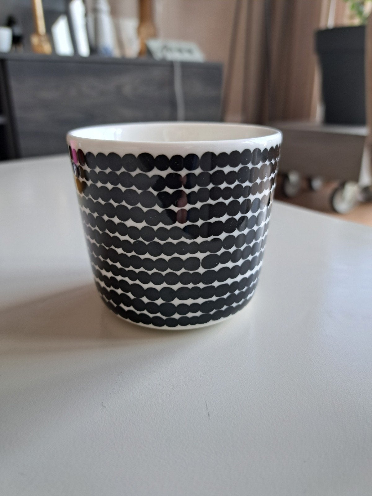 Marimekko Oiva Siirtolapuutarha design mok, zwart-wit, Nieuw, Ophalen of Verzenden, Overige stijlen, Kop(pen) en/of Schotel(s)