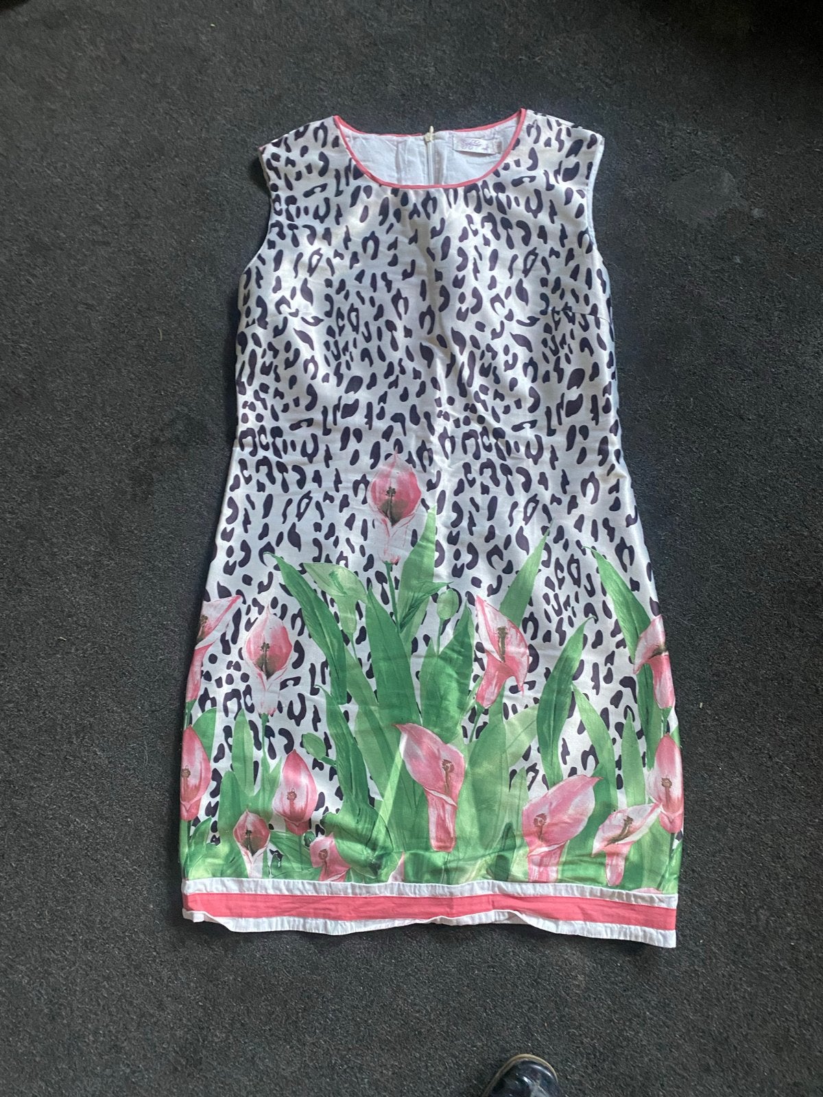 Mooie nieuwe jurk met luipaardprint en bloemen - Maat M, Maat 38/40 (M), Meerkleurig, Nieuw, Ophalen of Verzenden