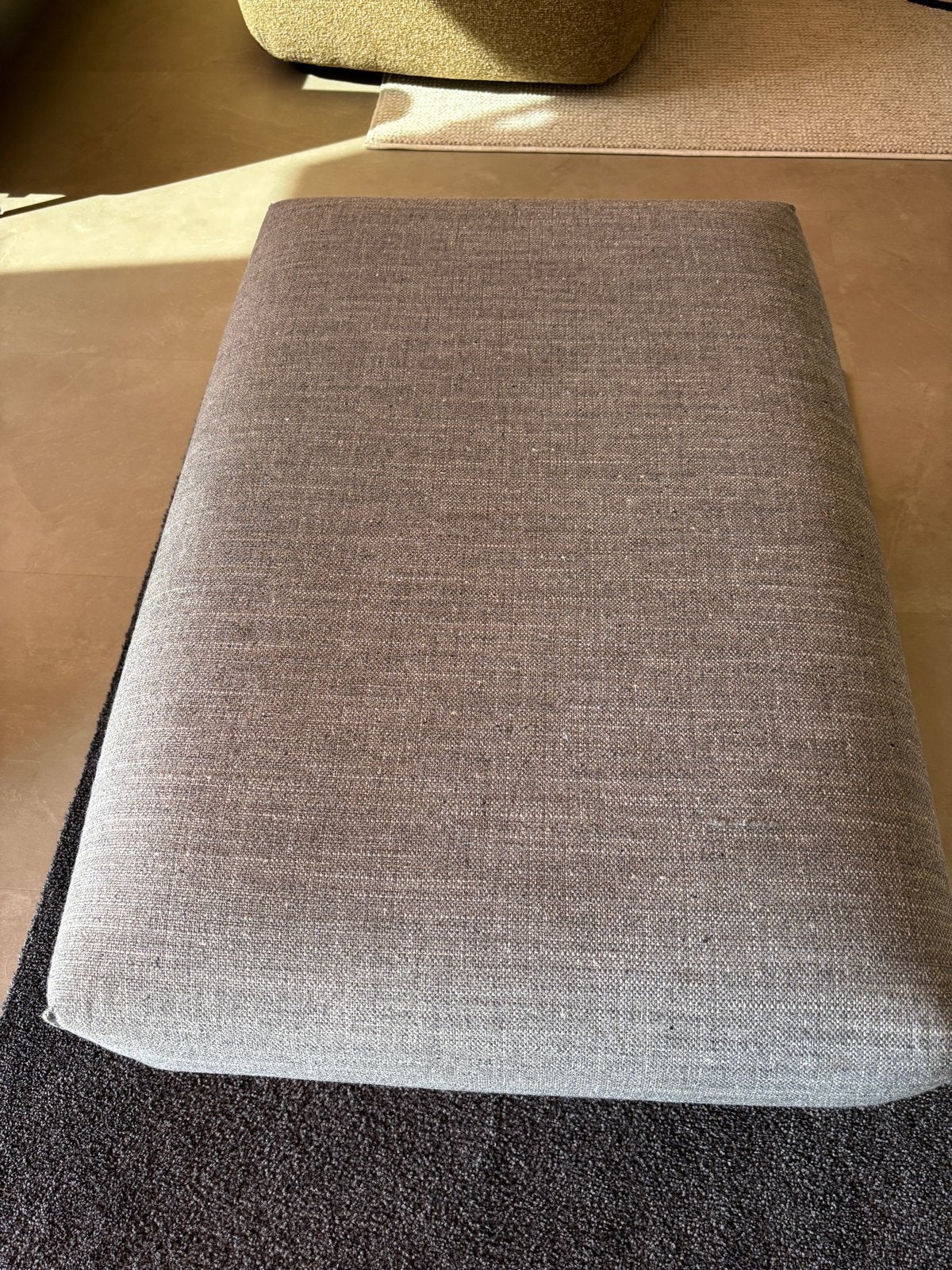Prachtige grote Montèl Hocker / Voetenbank, Zo goed als nieuw, Stof, Rechthoekig, 50 tot 75 cm