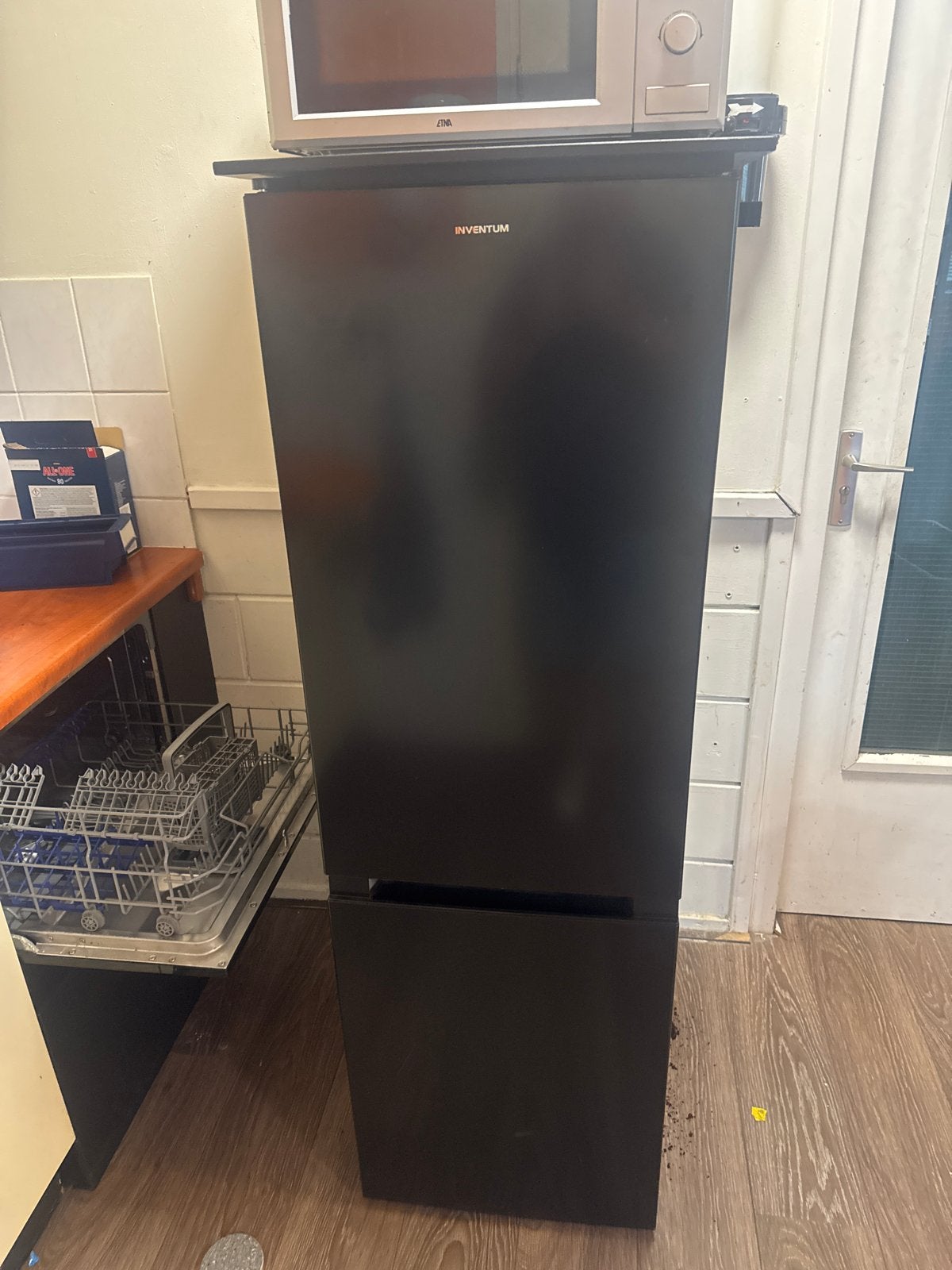 Inventum koelkast met vriesvak - Zwart, Ophalen, 150 tot 200 liter, Gebruikt, 140 tot 160 cm