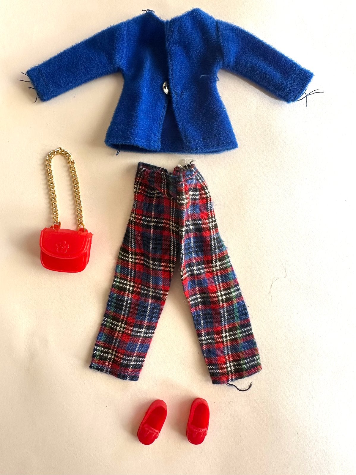 Daisy outfit - blauw jasje/geruite broek/rode schoenen+tas, Verzenden, Gebruikt, Kleertjes