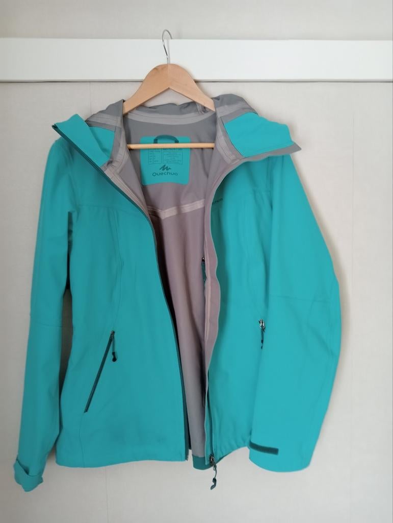 Mooie turquoisekleurige Quechua regenjas met capuchon, Ophalen of Verzenden, Gebruikt, Regenjas, Dames
