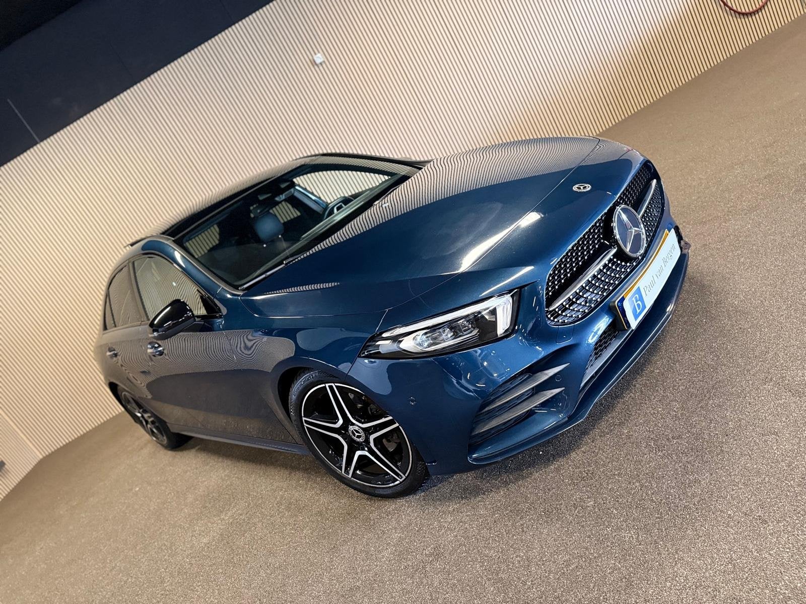 Mercedes-Benz A-Klasse 180 Sedan AMG STYLING-PANORAMA-MEMORY, Auto's, 136 pk, 4 cilinders, Blauw, Origineel Nederlands