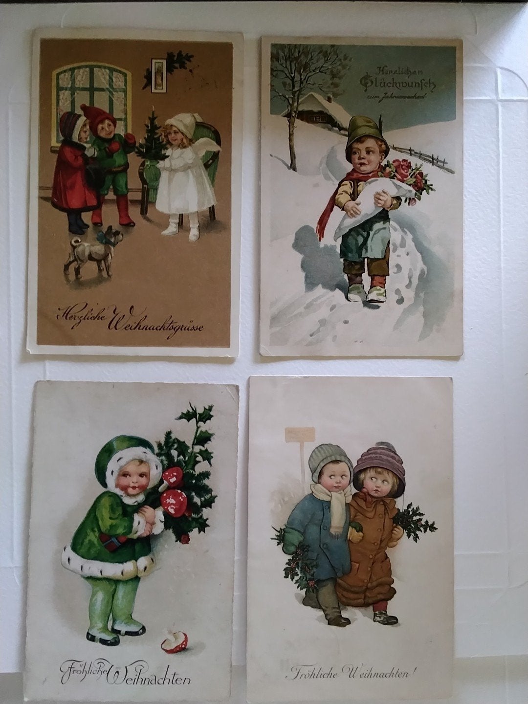 4 Oude Kerstkaarten - Kinderen in de Sneeuw, Verzamelen, Ansichtkaarten | Themakaarten, Gelopen, 1920 tot 1940, Kinderen, Ophalen of Verzenden