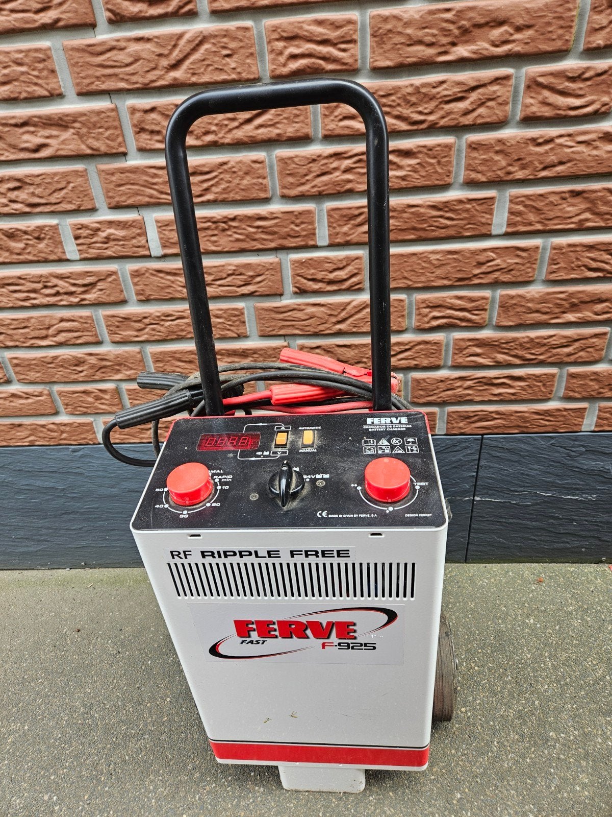 Ferve F-925 12/24V Acculader - Bieden naar waarde, Ophalen of Verzenden, Gebruikt, Universele onderdelen