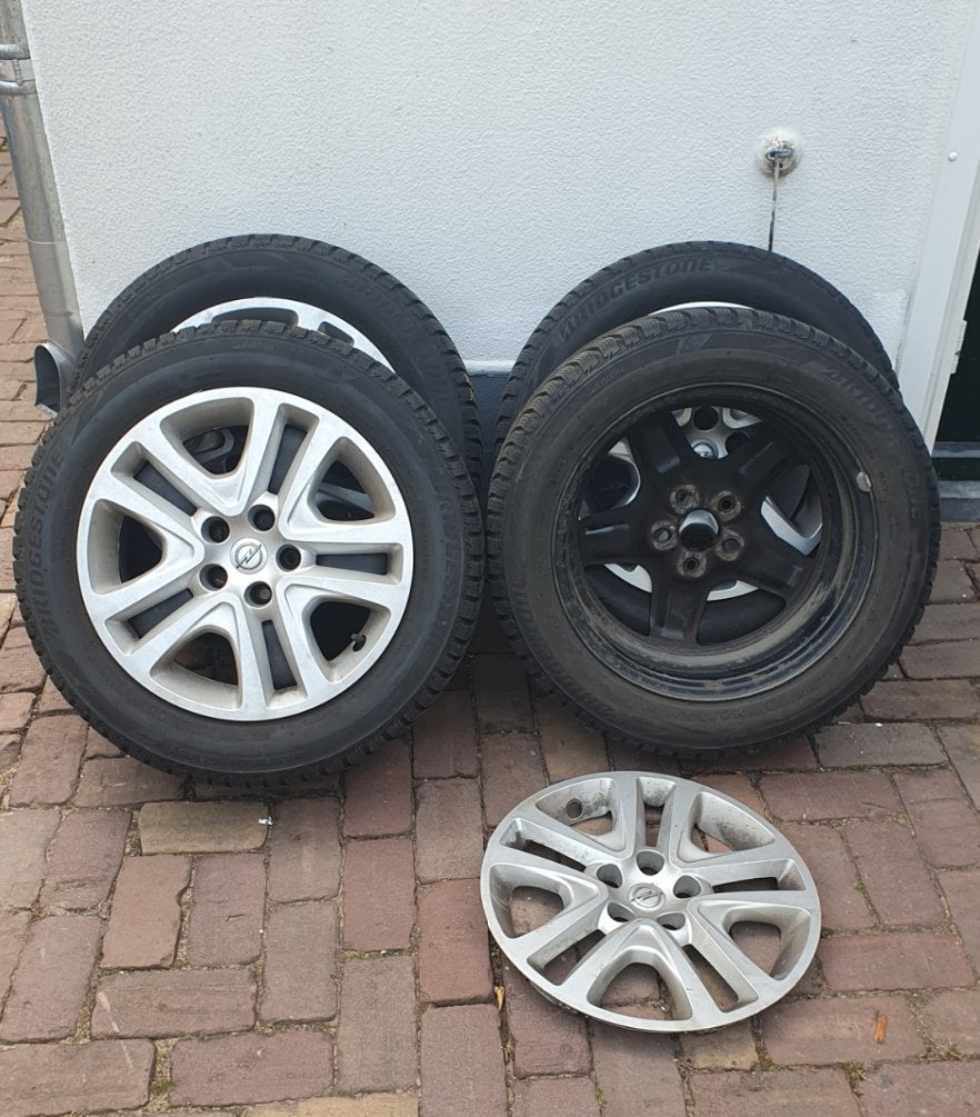 Set winterbanden op stalen velgen, TPMS, Opel, wieldoppen, Gebruikt, 16 inch, Banden en Velgen, Personenwagen