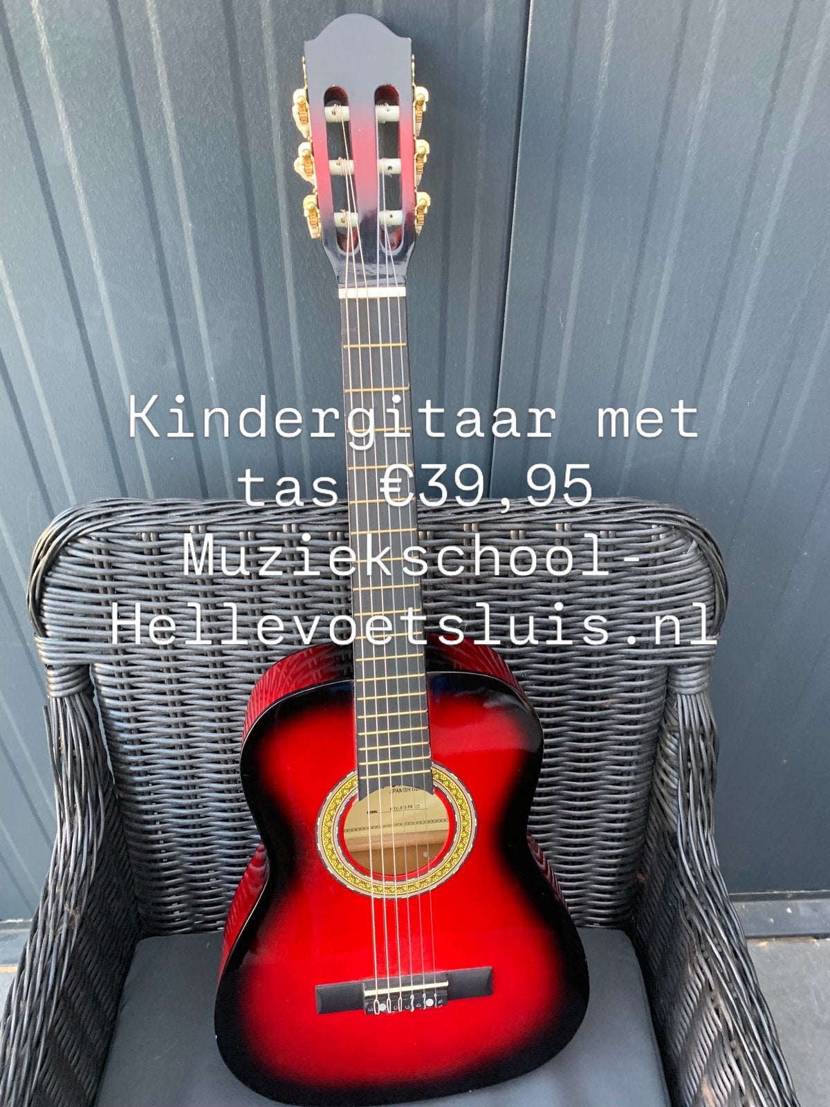 Kindergitaar 1/2 Redburst met tas, Muziek en Instrumenten, Ophalen of Verzenden, Zo goed als nieuw, Klassieke of Spaanse gitaar
