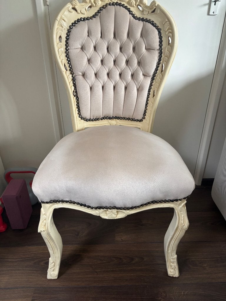 Beige barok stoel, Ophalen