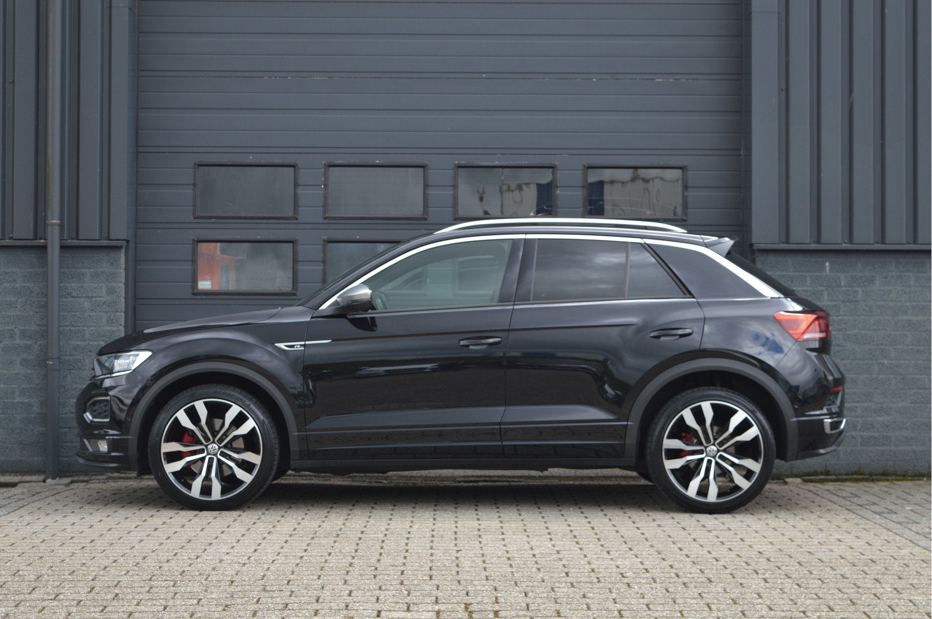 Volkswagen T-Roc 2.0 TSI 4Motion Sport Business R-LINE | PAN, Auto's, Volkswagen, Automaat, Gebruikt, Zwart, 14 km/l