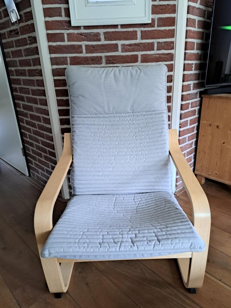IKEA POÄNG stoel met lichtgrijze kussens, Huis en Inrichting, Stoelen, Gebruikt, Eén, Hout, Stof, Grijs, Ophalen