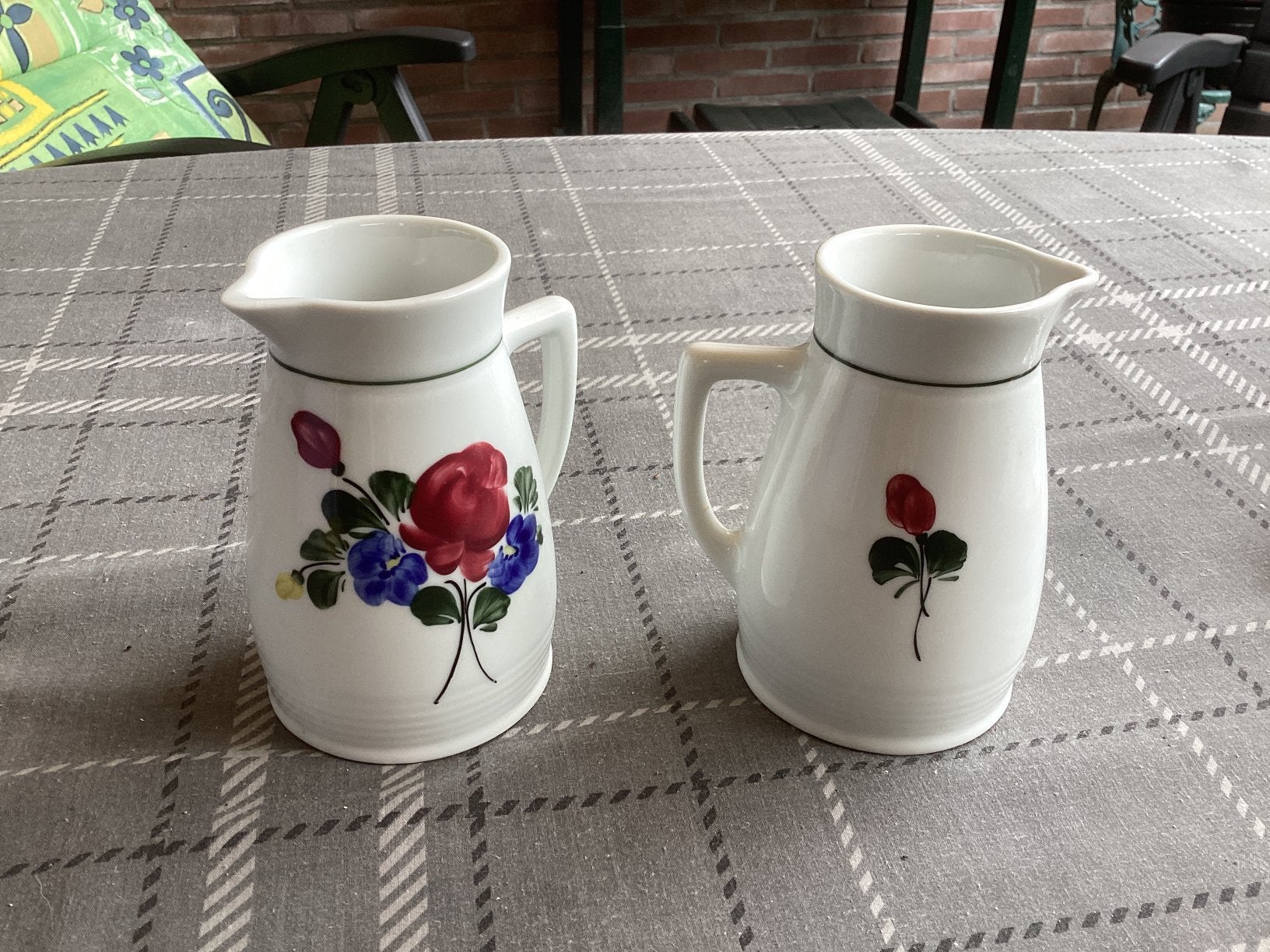 2 Lilien Porzellan kannetjes, Ophalen of Verzenden, Zo goed als nieuw, Overige stijlen, Overige typen