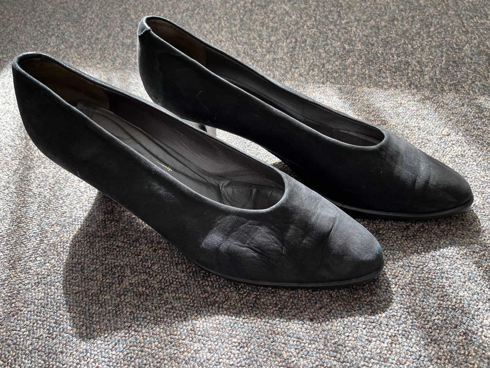 Blauwe suède pumps met lage hak - Maat 44, Schoenen met lage hakken, Gedragen, Verzenden, Blauw