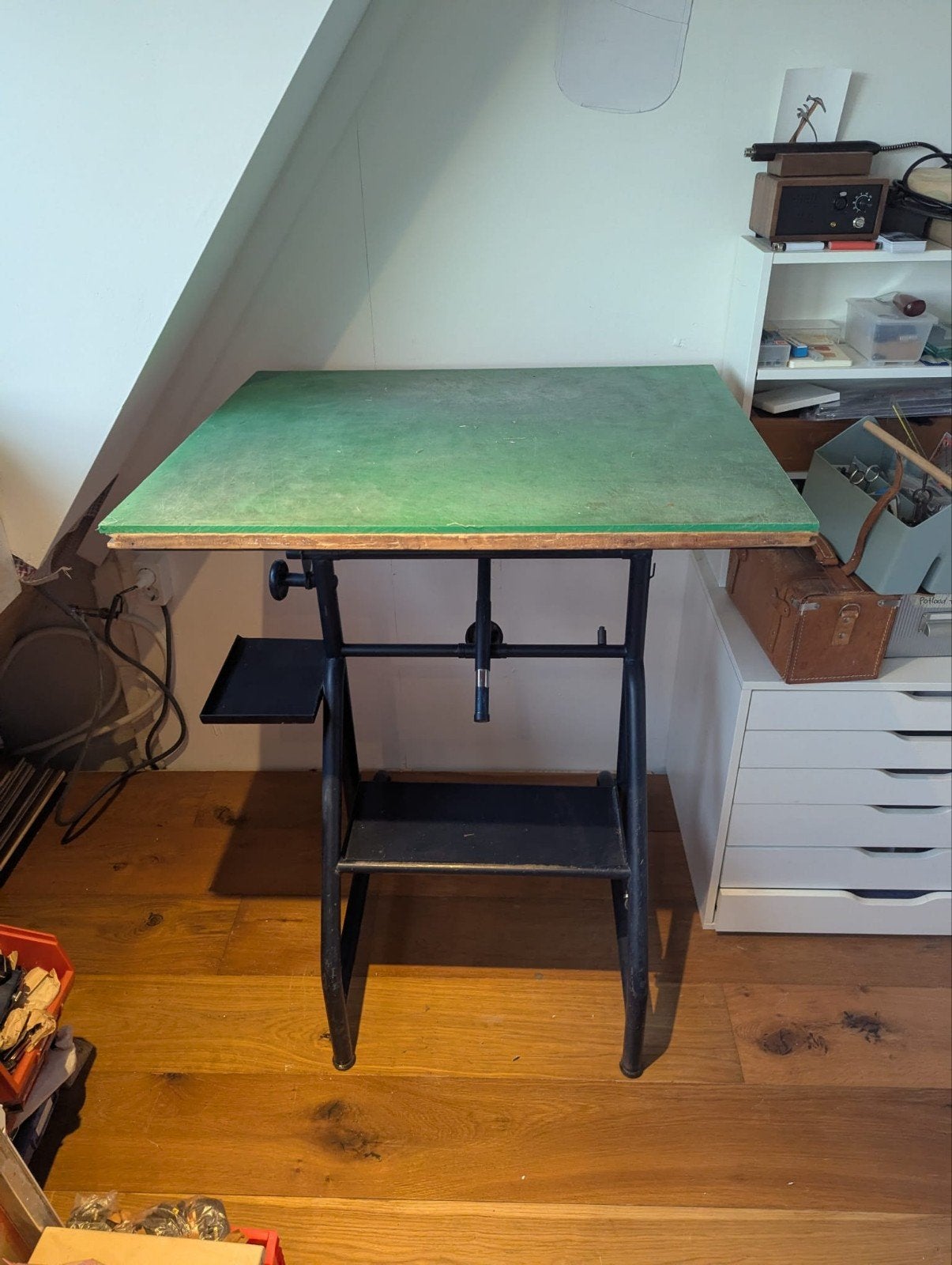 In hoogte verstelbare tekentafel met voetenplank, Ophalen, Gebruikt, Minder dan 130 cm