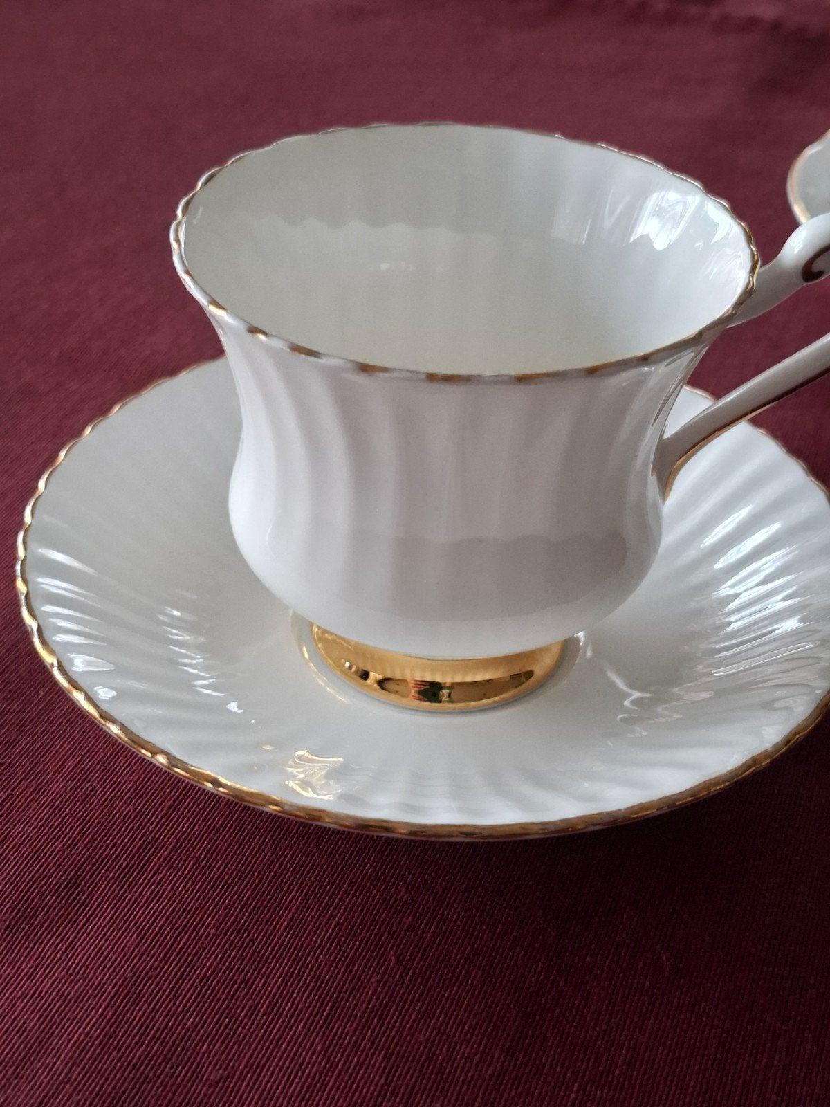 Paragon Fine Bone China kop en schotel - Wit met goud, Antiek en Kunst, Ophalen of Verzenden