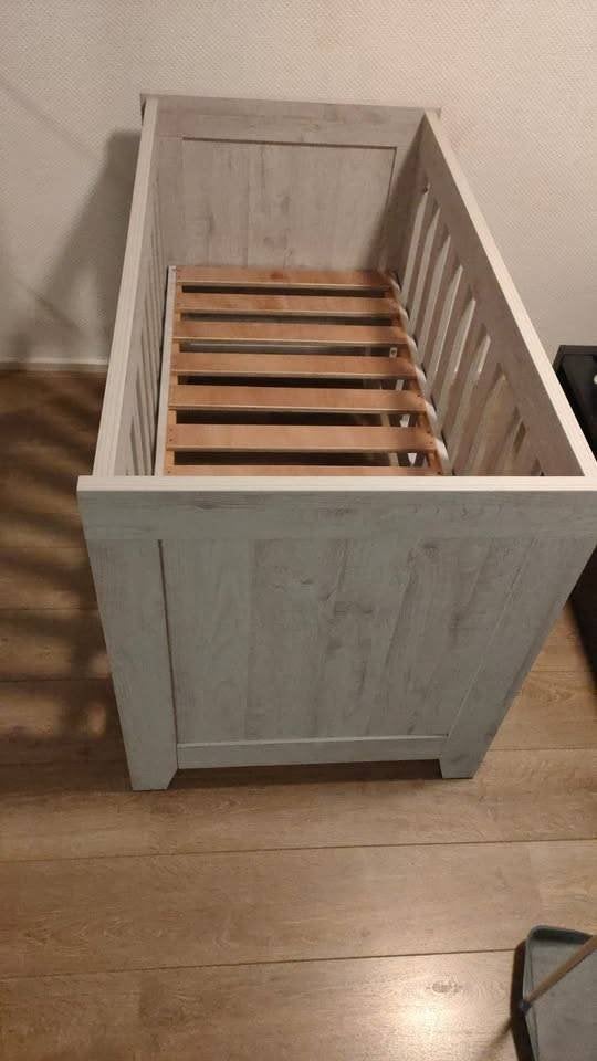 Adjustable Baby crib / Baby Bed, Ophalen of Verzenden, Zo goed als nieuw, Ledikant