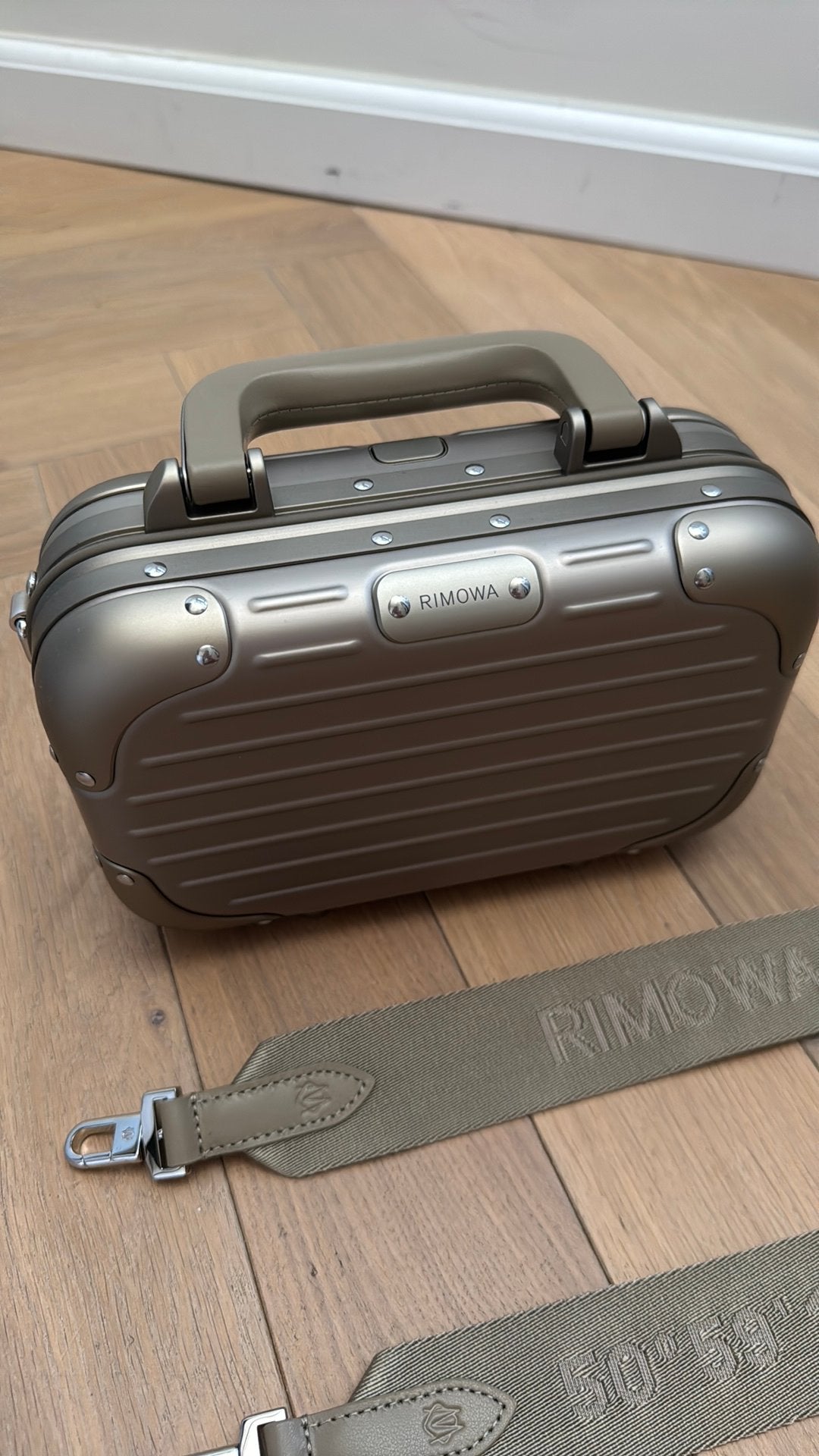 Rimowa 16 TITANIUM Cross-Body Bag Cactus Green, Ophalen, Zo goed als nieuw, Groen, Schoudertasje