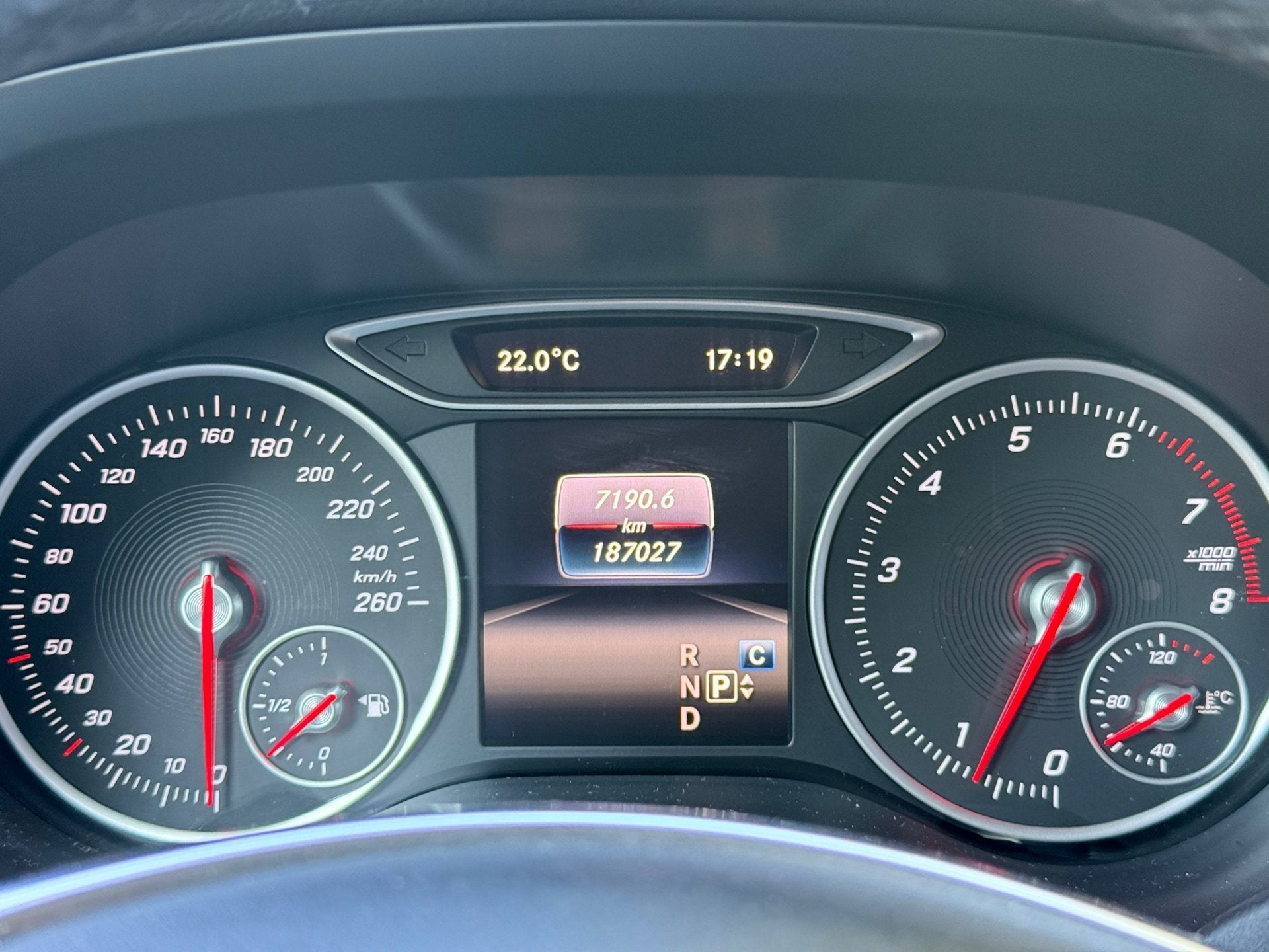 Mercedes-Benz B-klasse 180 Business Solution AMG l Pano l Au, Auto's, Lichtsensor, 1325 kg, Gebruikt, 4 cilinders